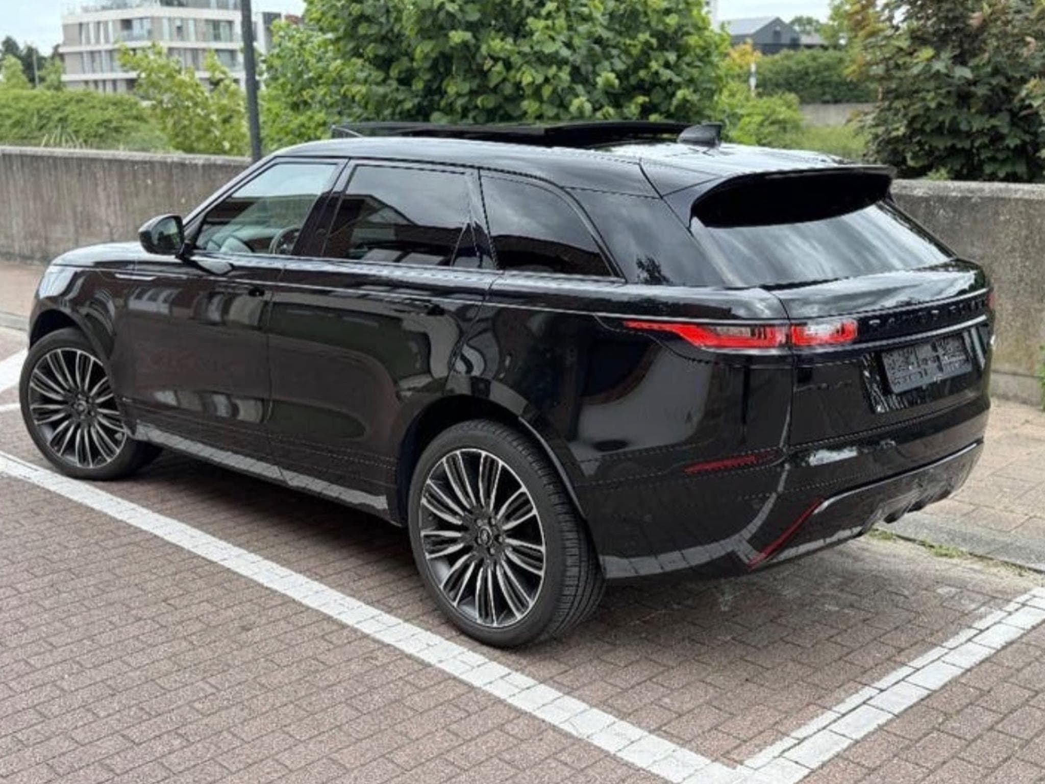 Land-Rover Range Rover Velar R DYNAMIC BLACK EDITION (2018) - Photo 2