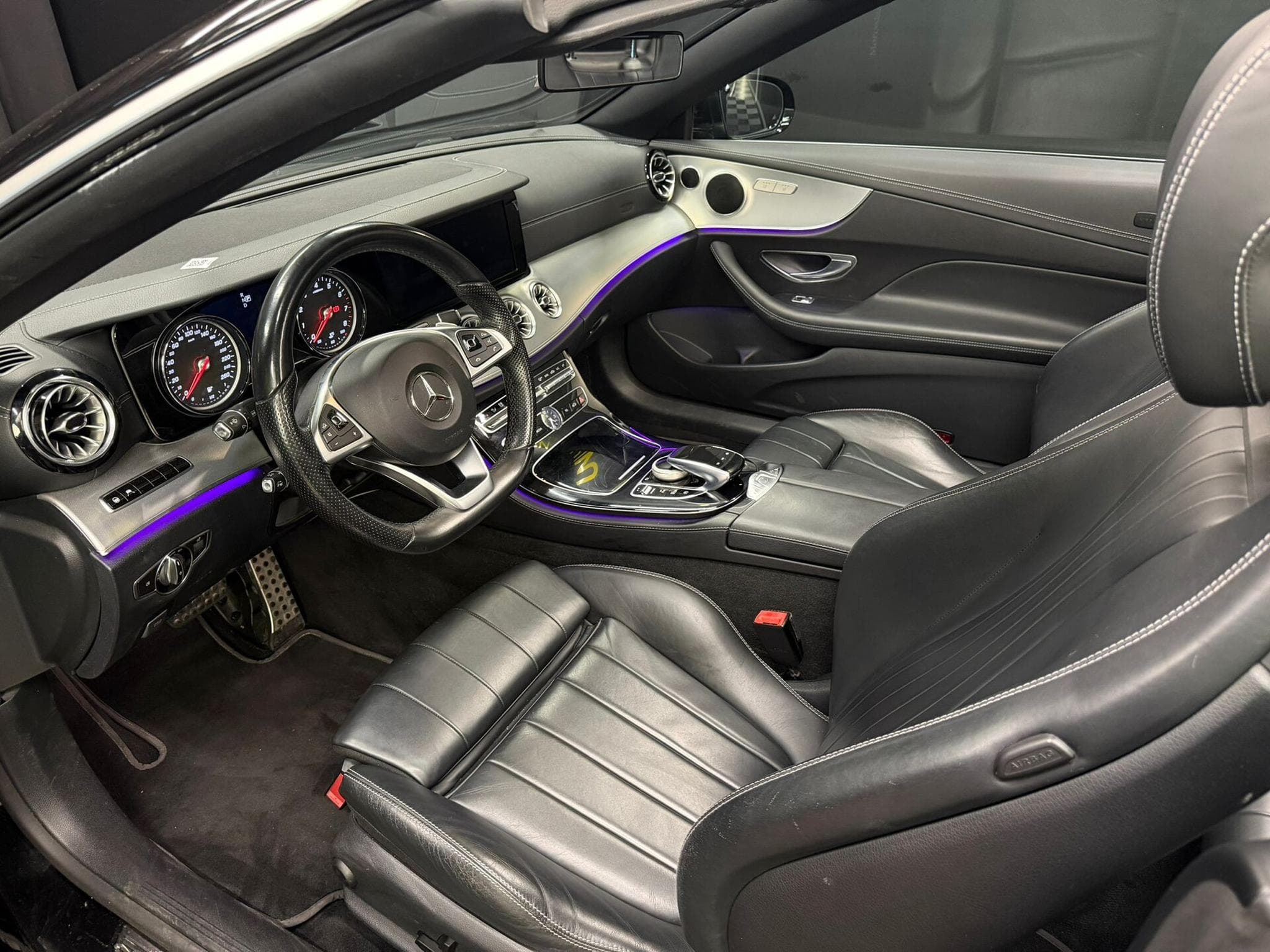 Mercedes E 300 2.0 E 300 Cabriolet AMG-Line (2017) - Photo 15