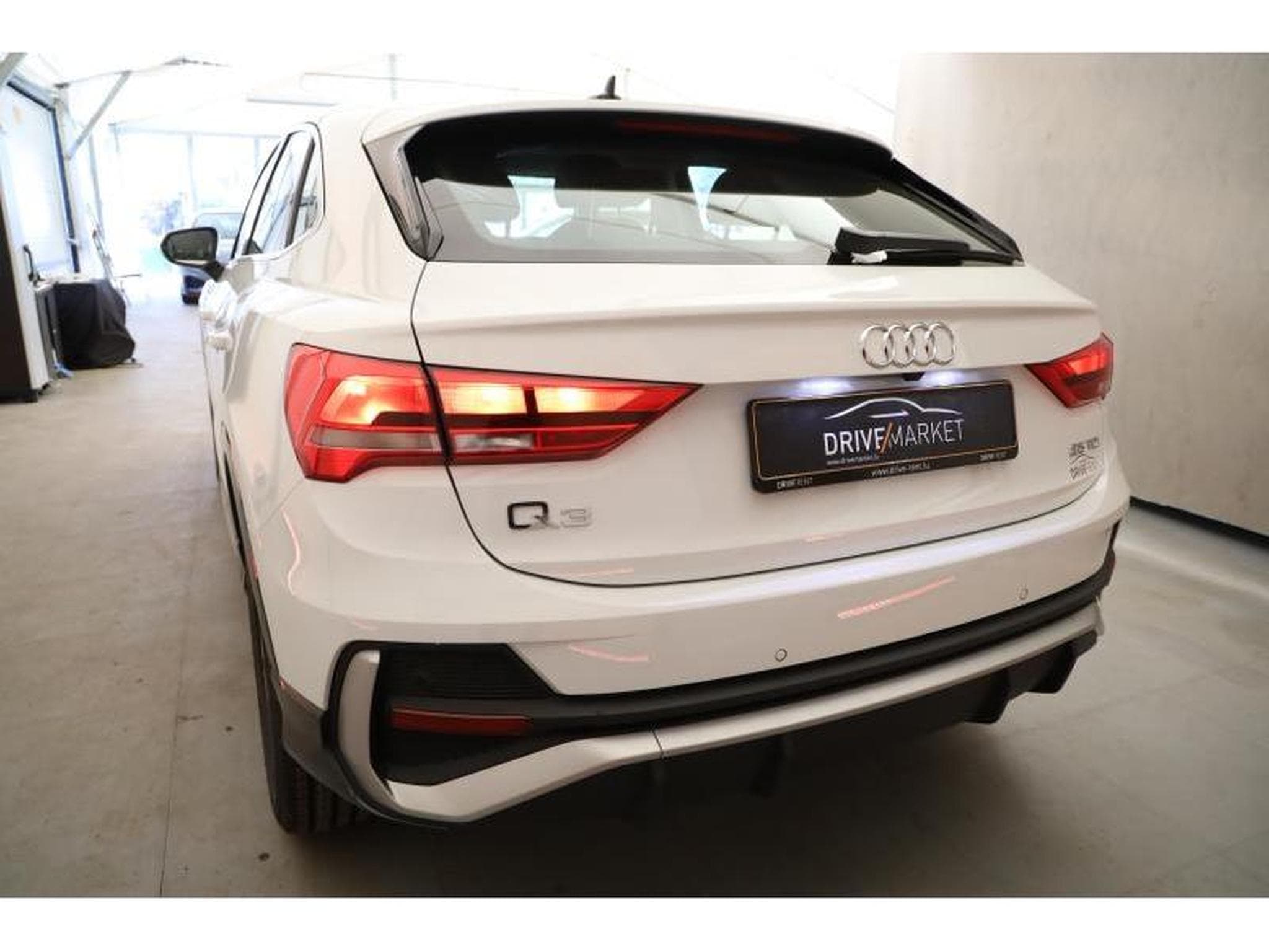 Audi Q3 Sportback S-Line (2023) - Photo 15