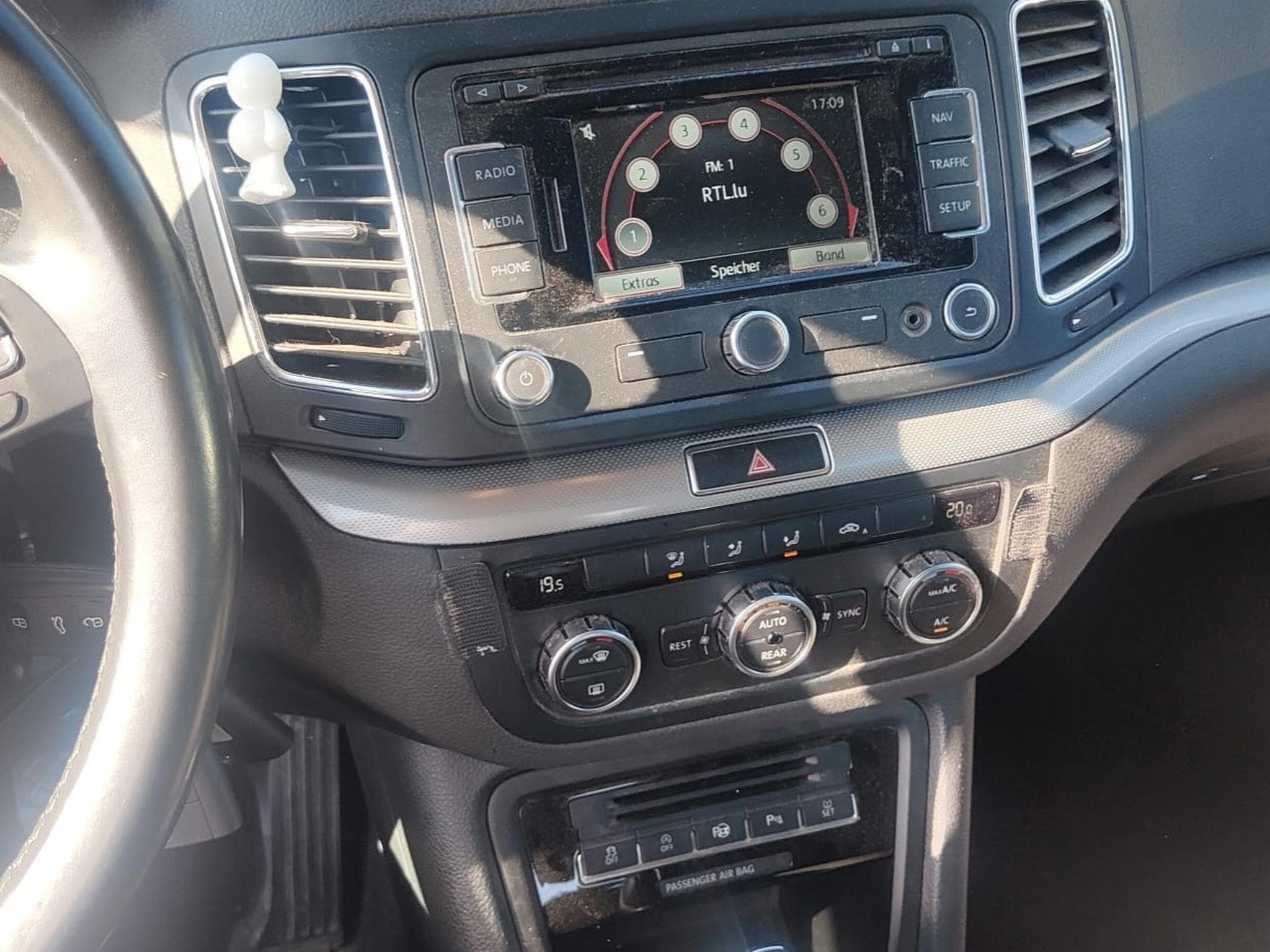 VW Sharan 2.0 TDI DSG (2013) - Photo 3