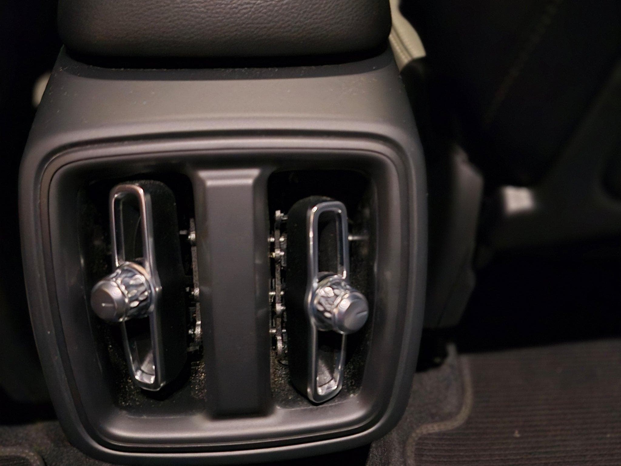 Volvo XC40 VOLVO XC40T2 automatic Essence Plus Dark (2022) - Photo 15