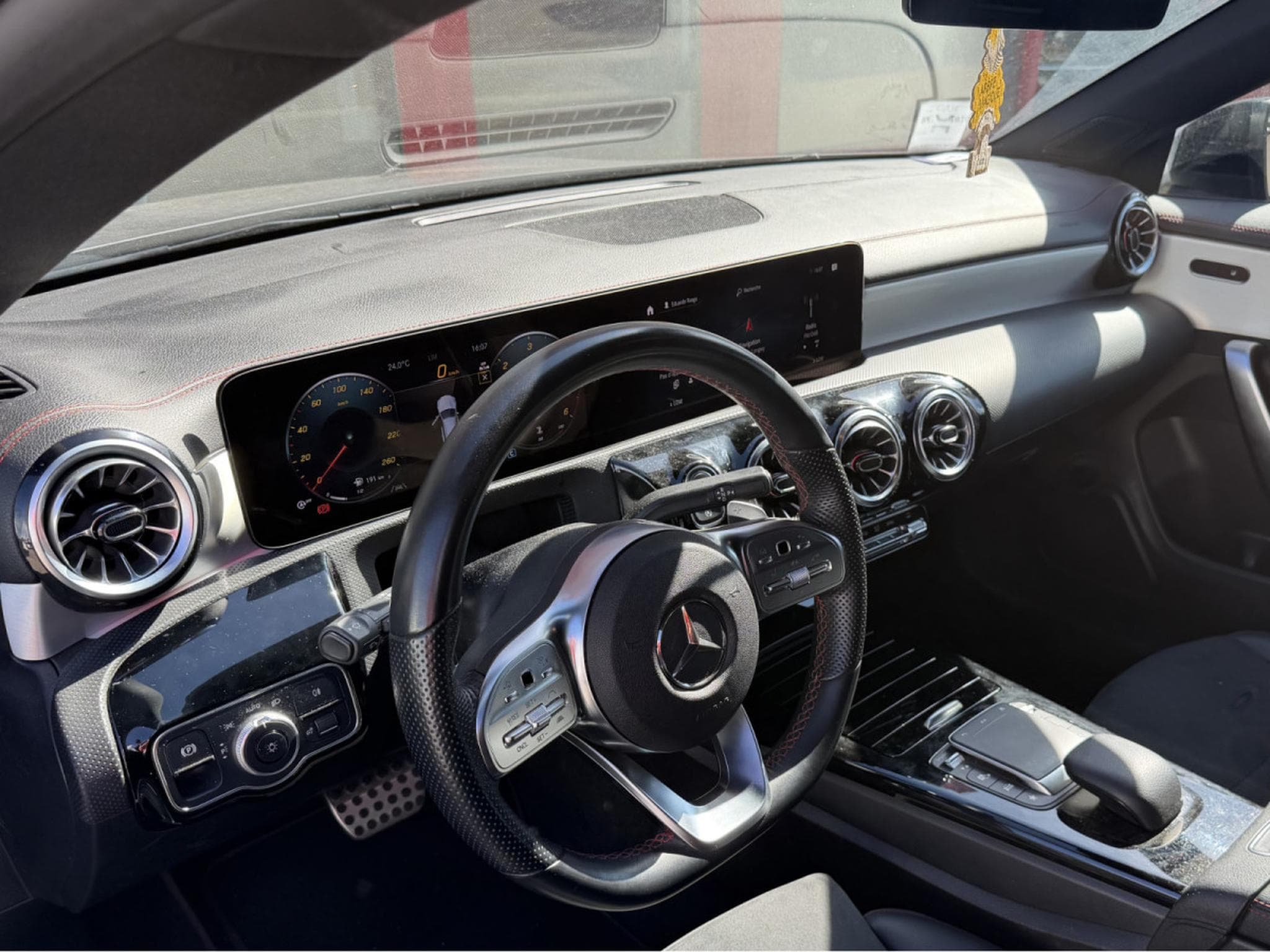 Mercedes CLA 180 Shooting Brake D AMG LINE CUIR NAVI AHK (2022) - Photo 6
