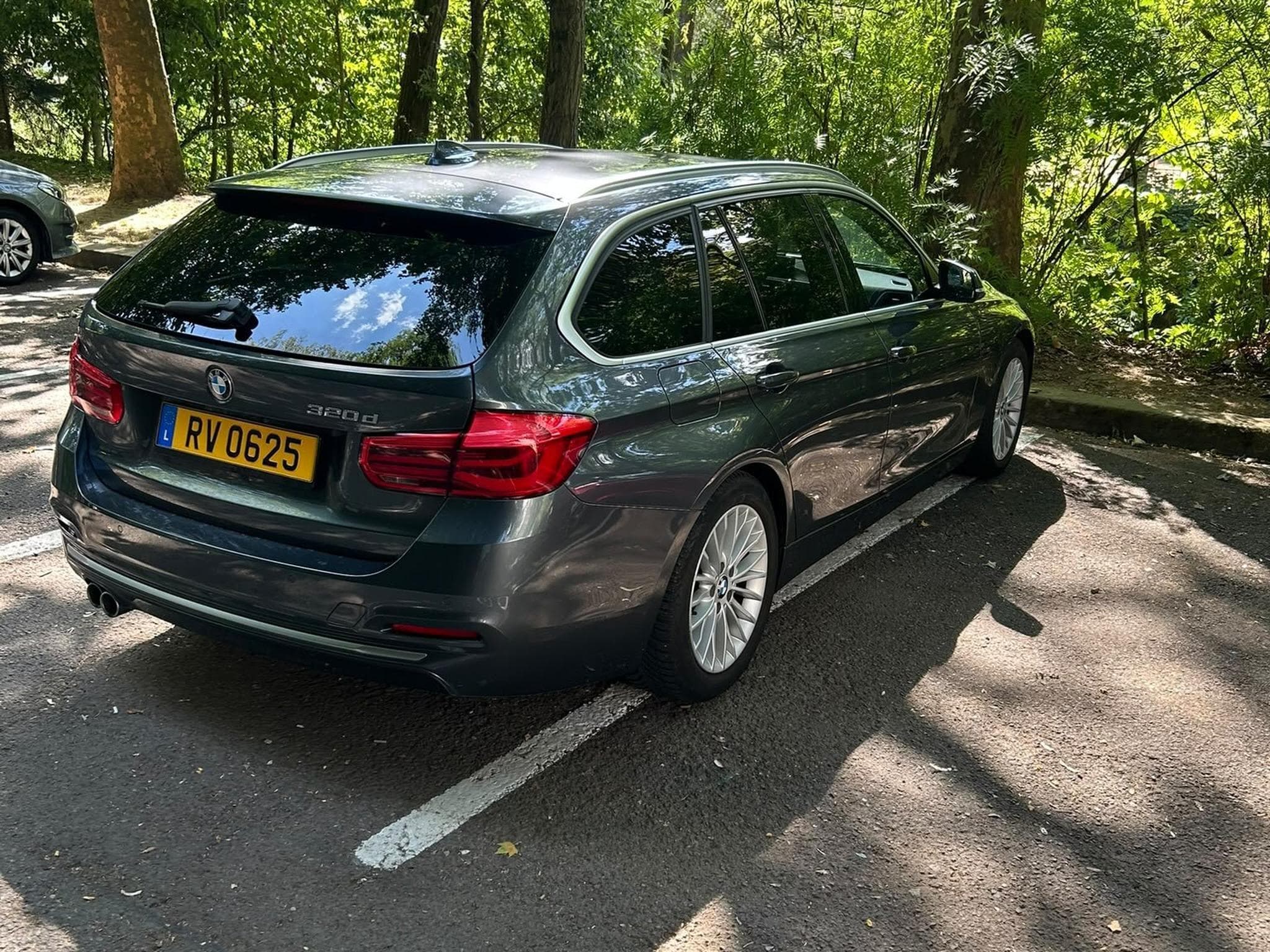 BMW 320 320D Tourer (2018) - Photo 3