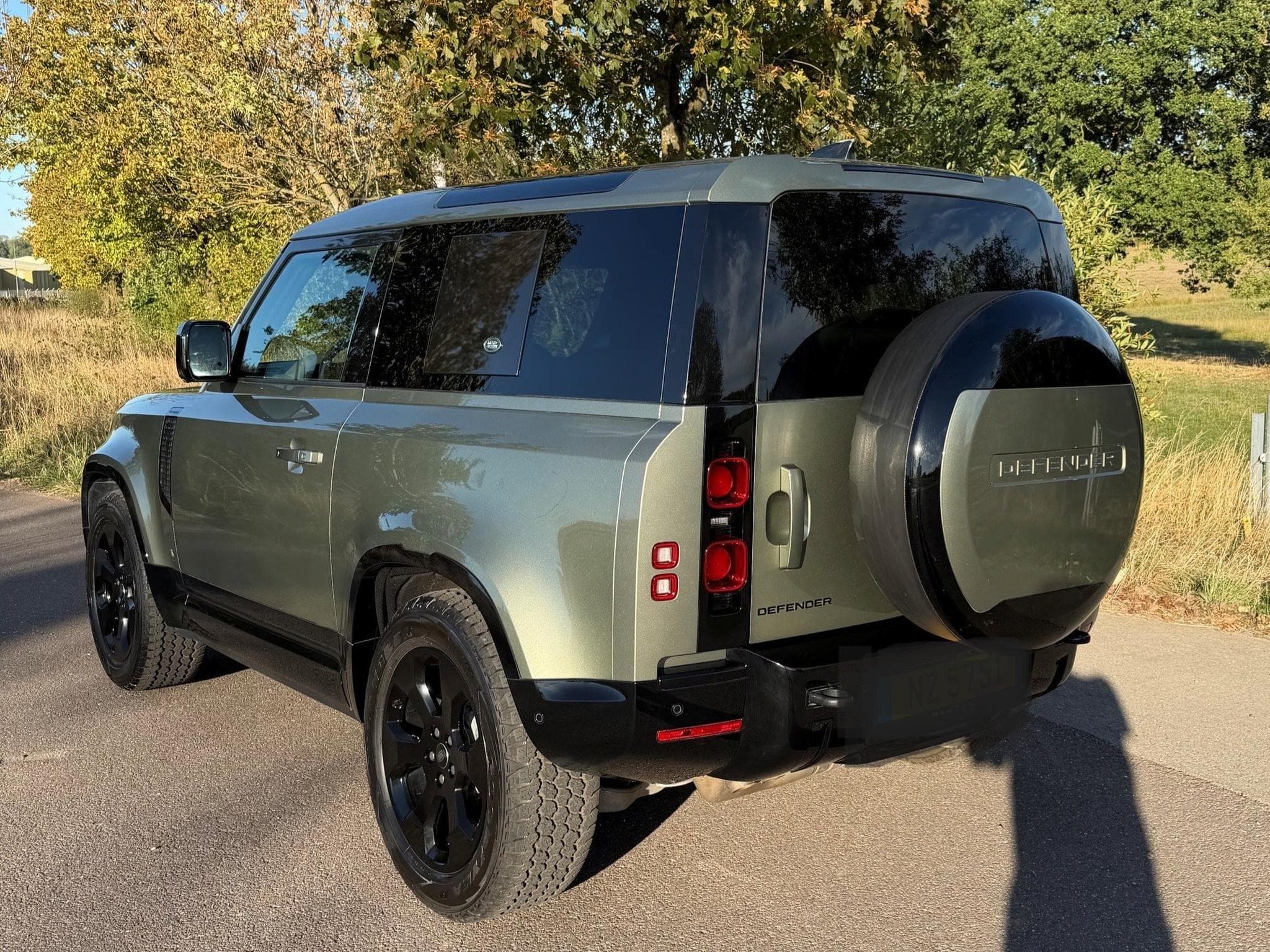 Land-Rover Defender D300 X-Dynamic SE (2025) - Photo 3