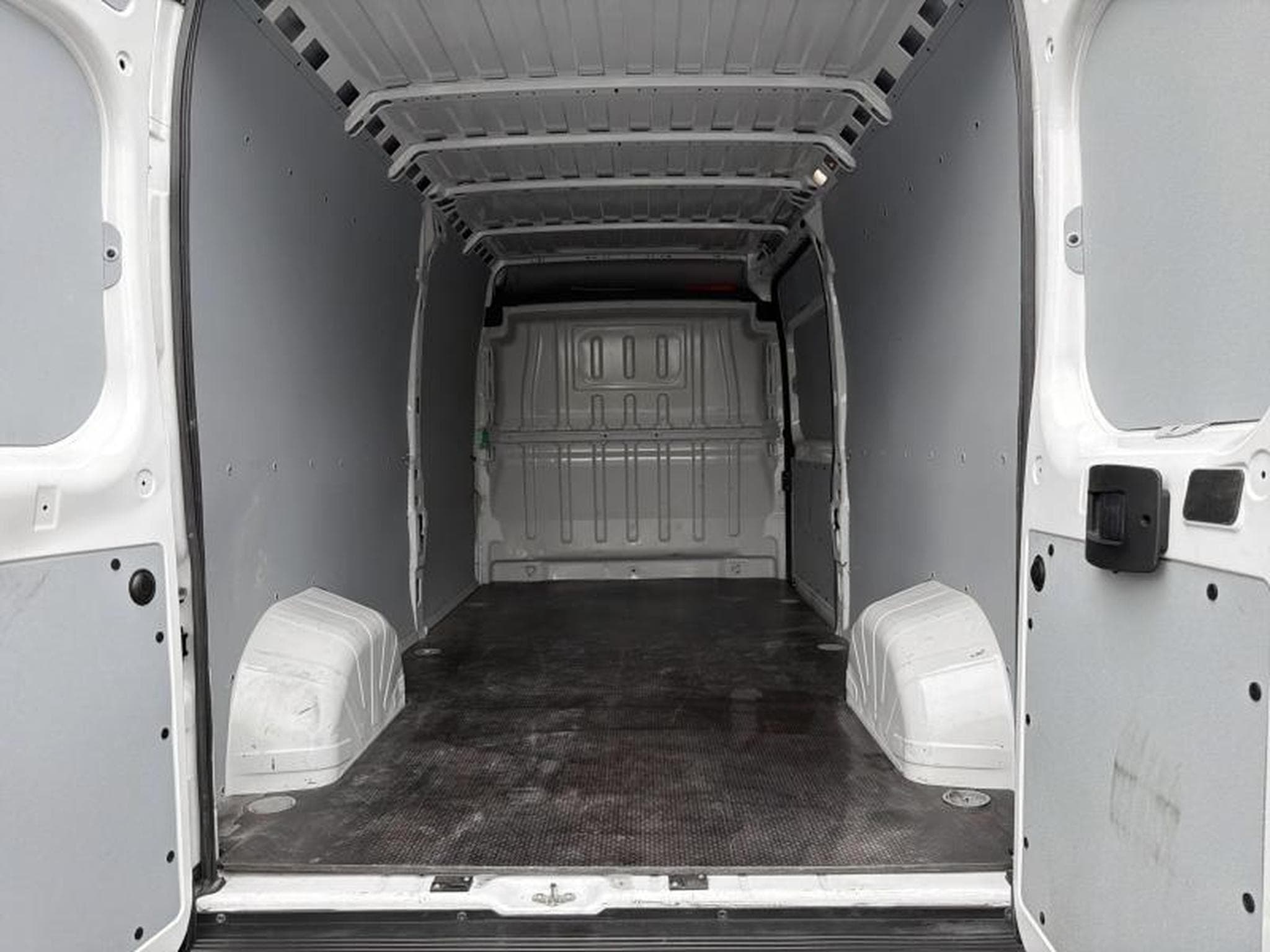 Peugeot Boxer 335 L3H2 - 2.2 BlueHDi 140 S&S (2025) - Photo 16