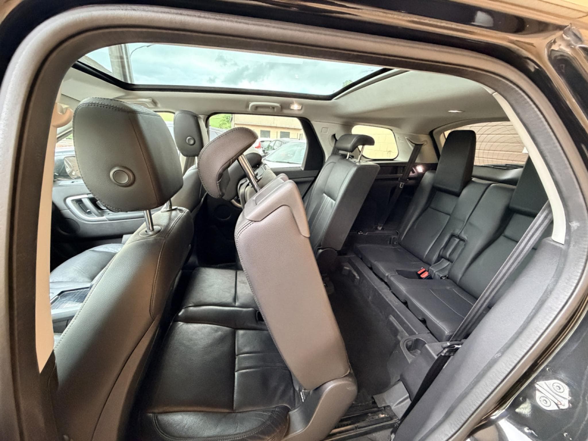 Land-Rover Discovery Sport Si4 240 HSE Automatique Panorama 7 places 241cv (2019) - Photo 15