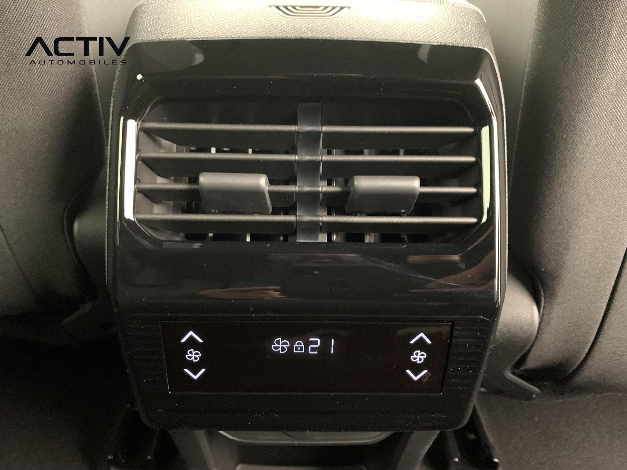 Peugeot 5008 Hybrid 145 e-DCS6 Allure (2026) - Photo 20