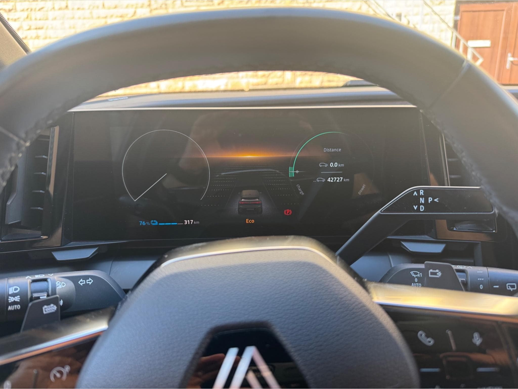 Renault Megane E-Tech Iconic 220 Optimum Charge (2023) - Photo 9