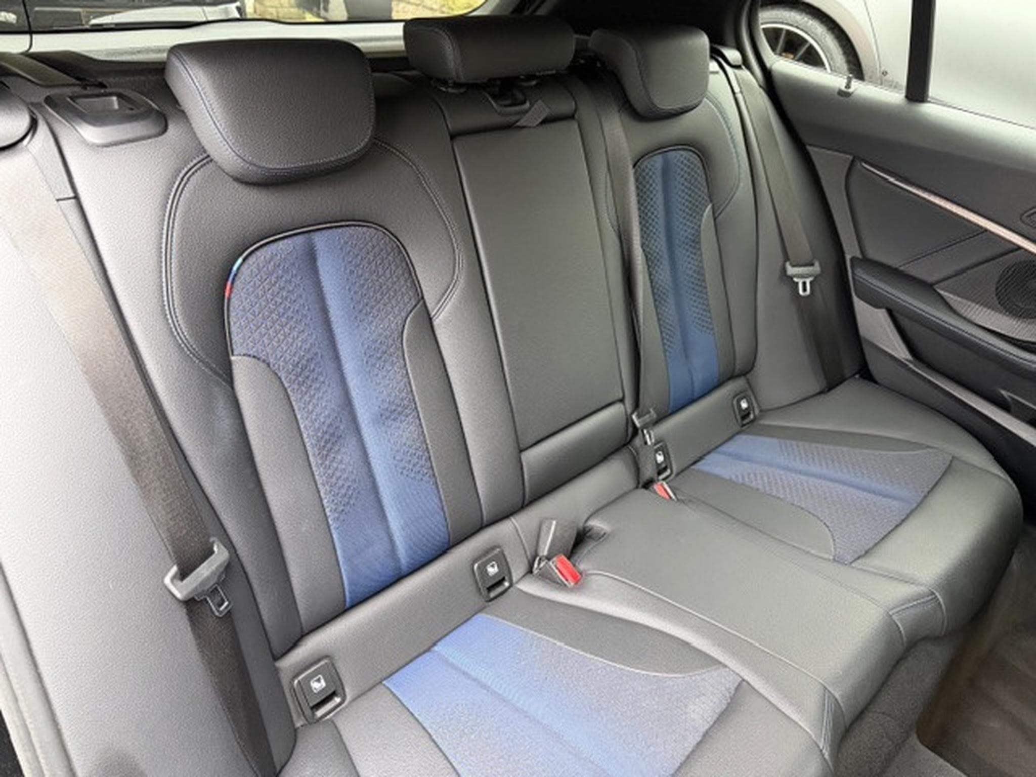 BMW 118 iA Pack M Sport (2022) - Photo 4