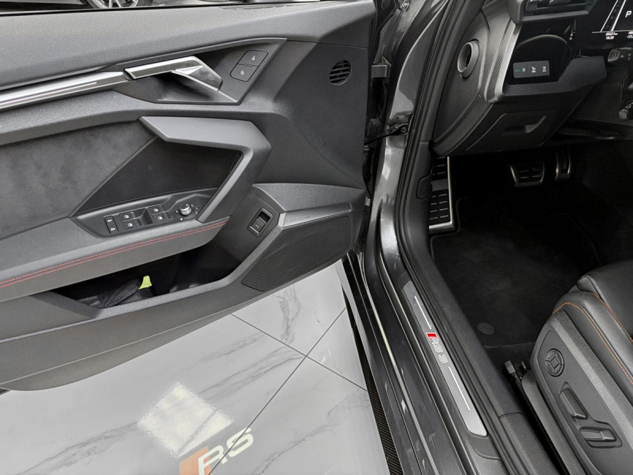 Audi RS3 SPORTBACK / B&O / CERAMIC / CAM / VALCONA (2022) - Photo 15