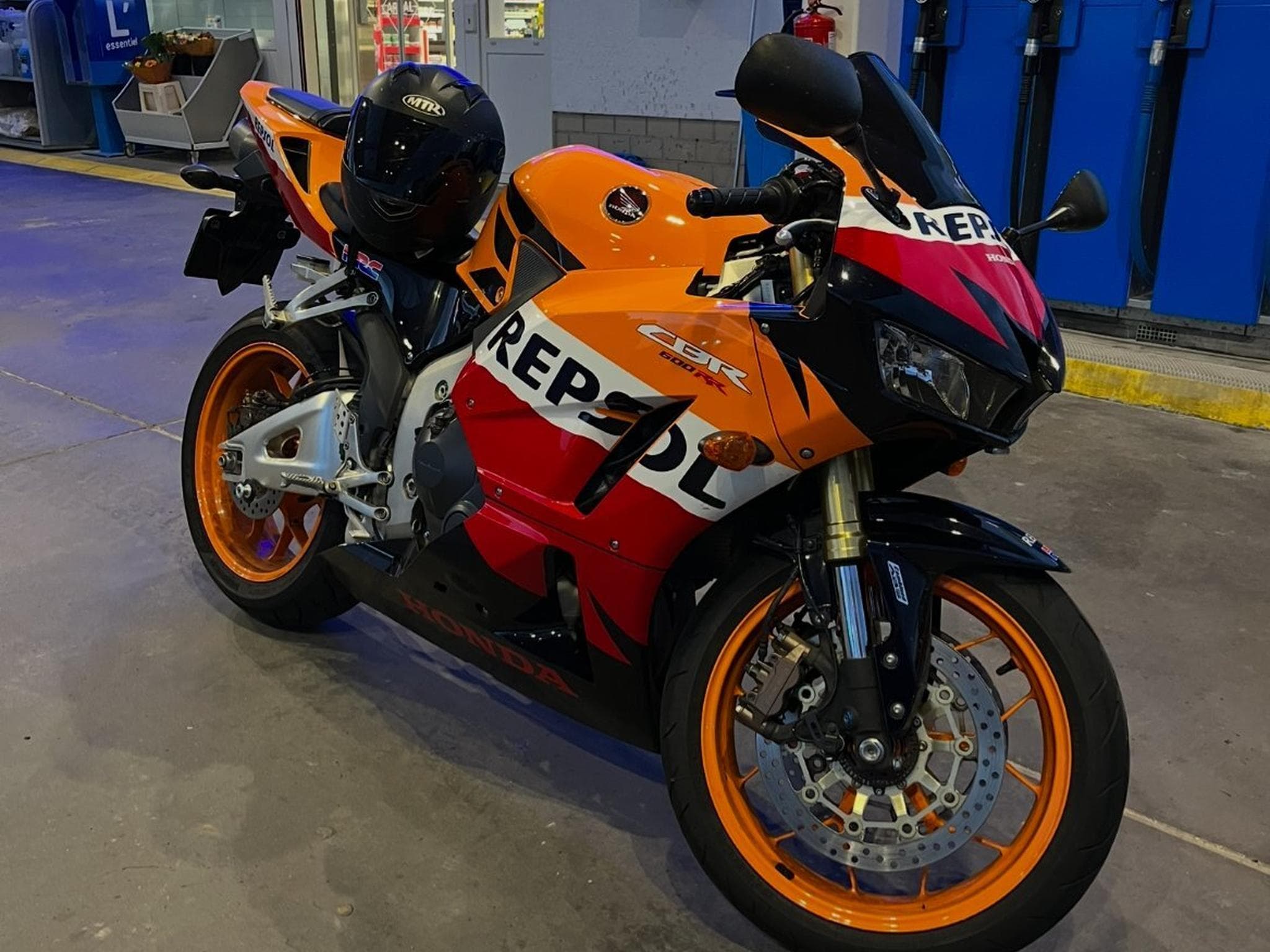 Honda CBR 600RR REPSOL (2013) - Photo 1