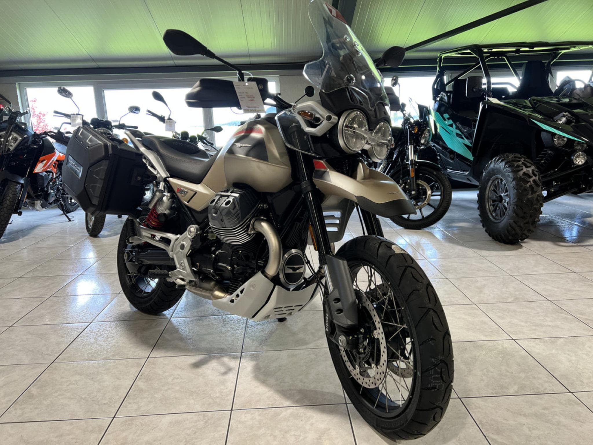 Moto Guzzi V85 TT TRAVEL (2026) - Photo 7