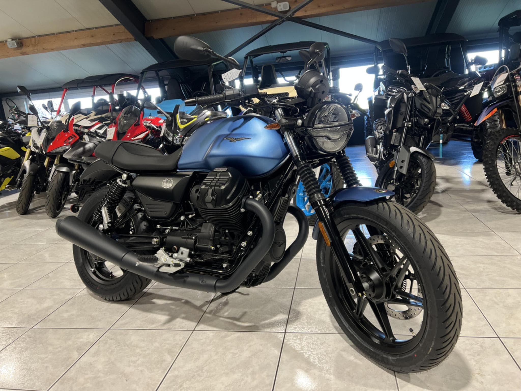 Moto Guzzi V7 STONE (2026) - Photo 7