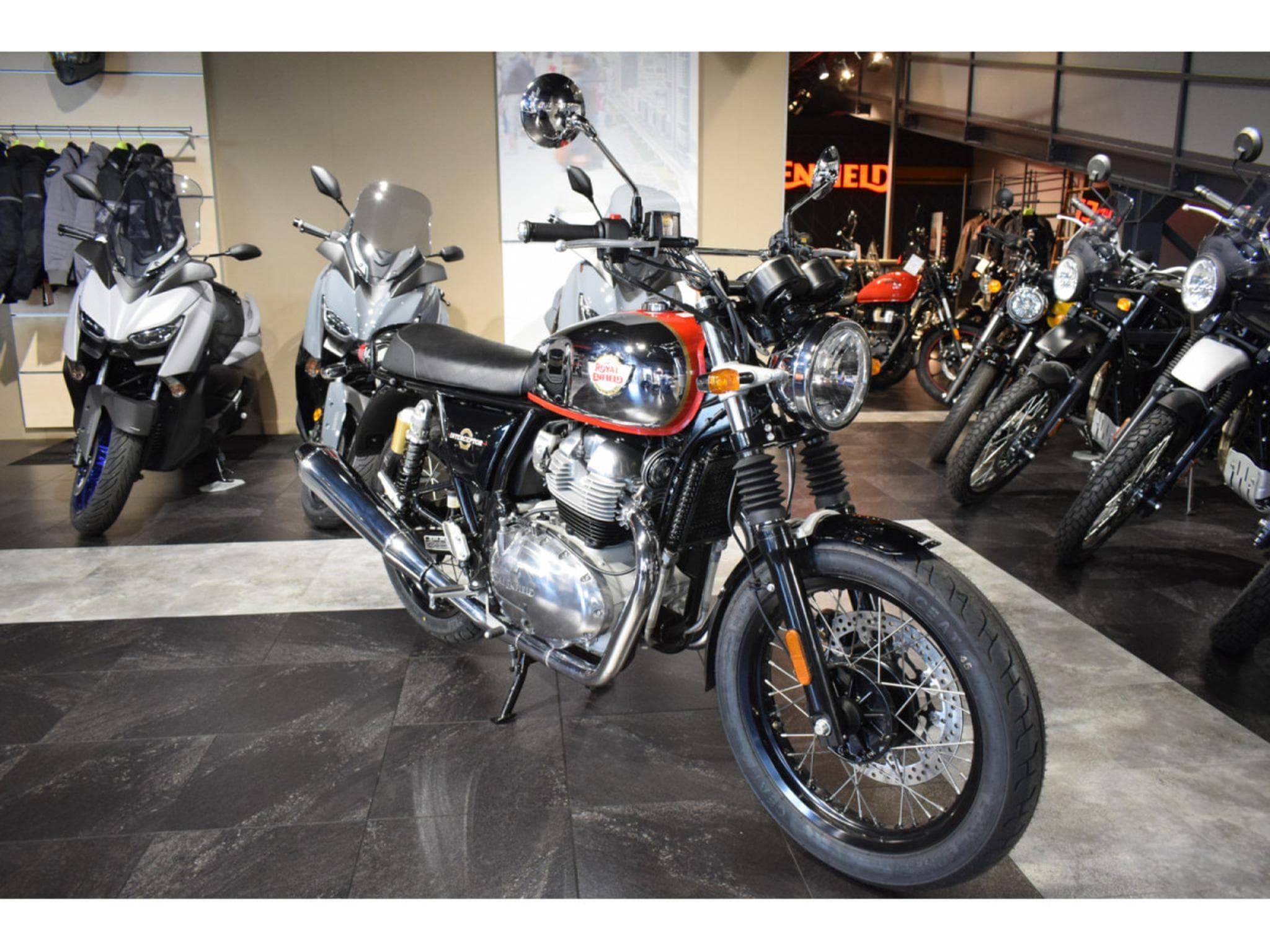 Royal Enfield Interceptor MARK 2 CHROME E5 (2026) - Photo 6