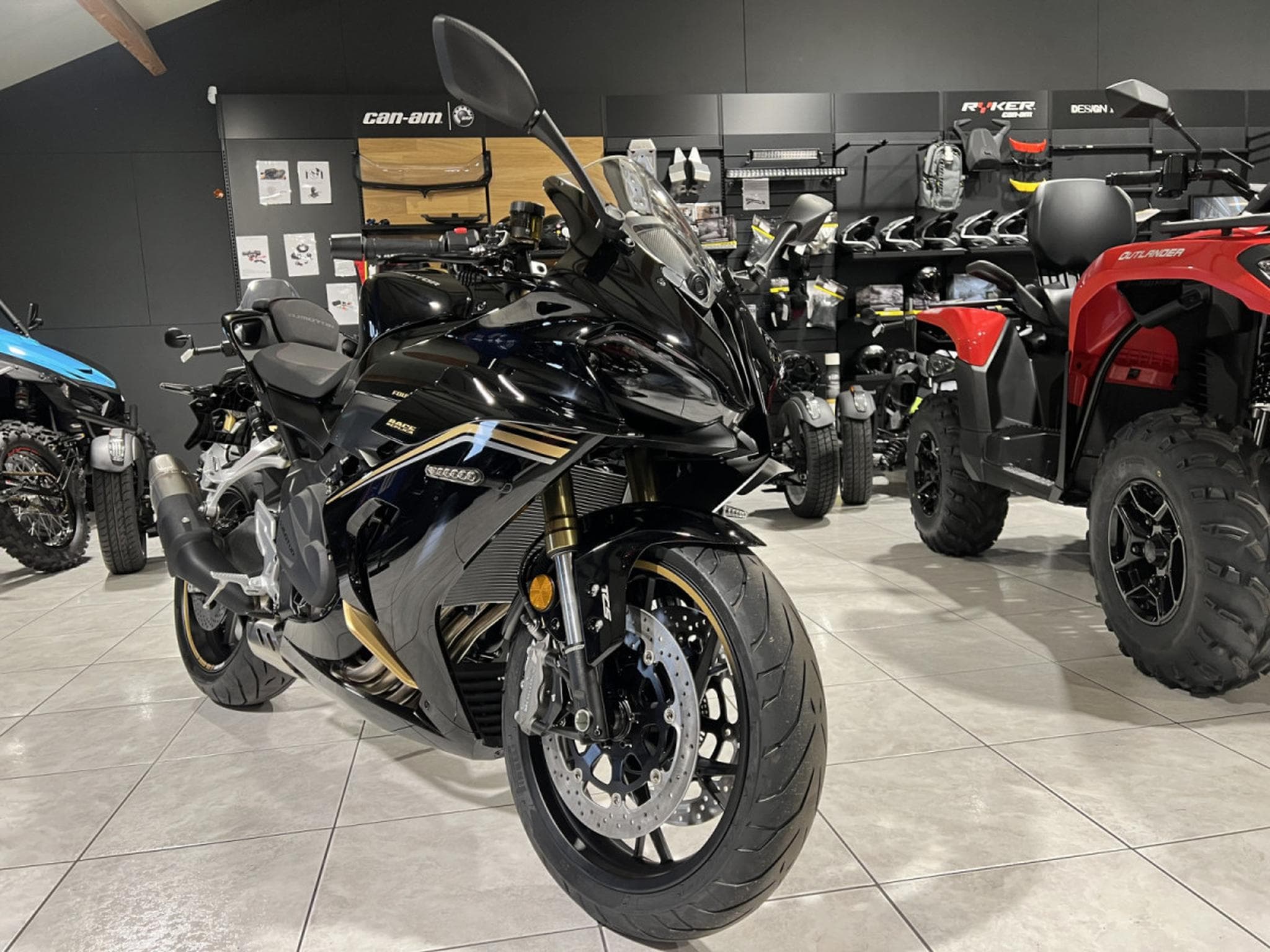 QJmotor SRK 800 RR (2026) - Photo 8