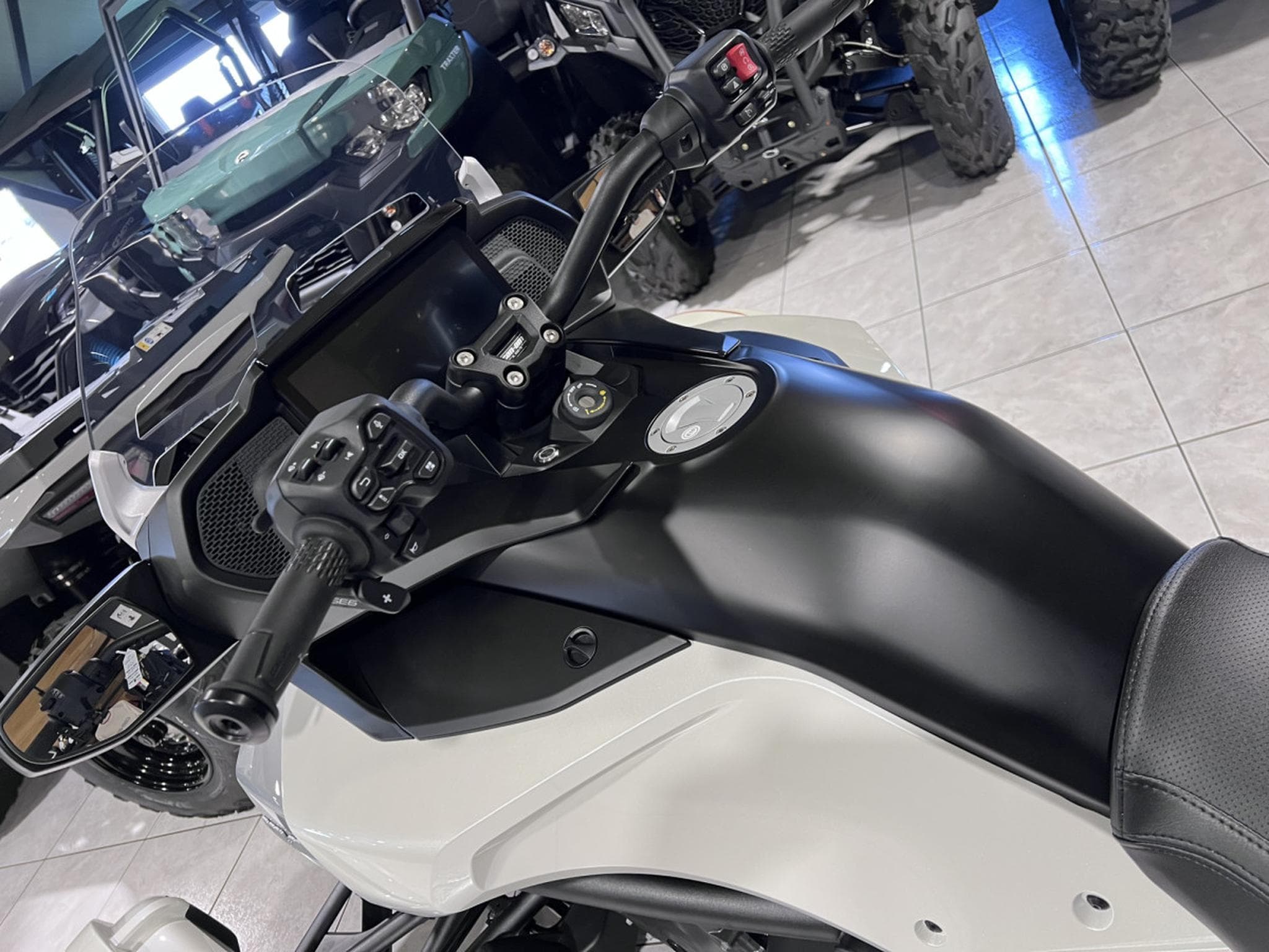 BRP Can-Am Spyder LTD 1330 (2026) - Photo 7