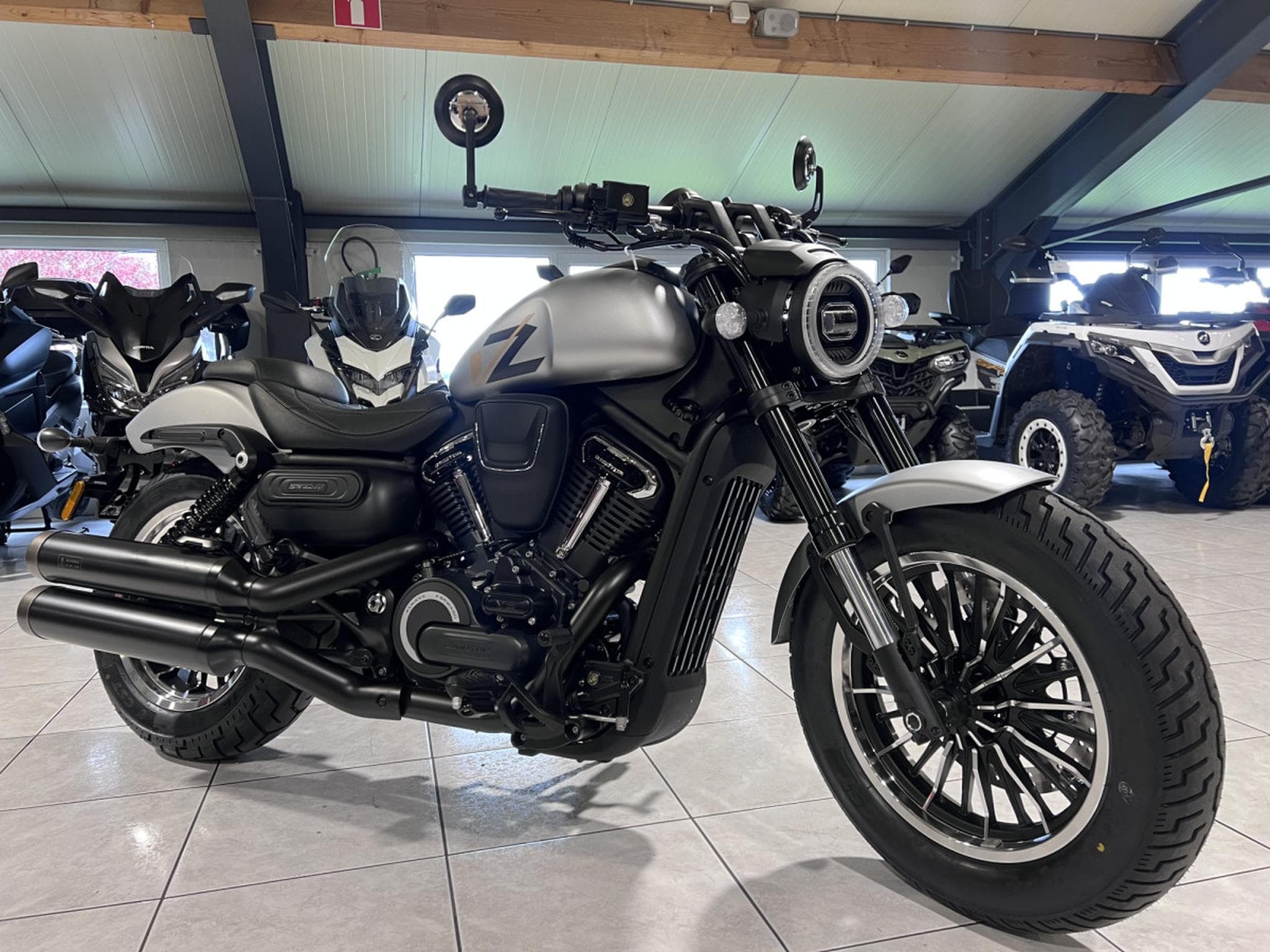 QJmotor SRV 600 V2 (2026) - Photo 7