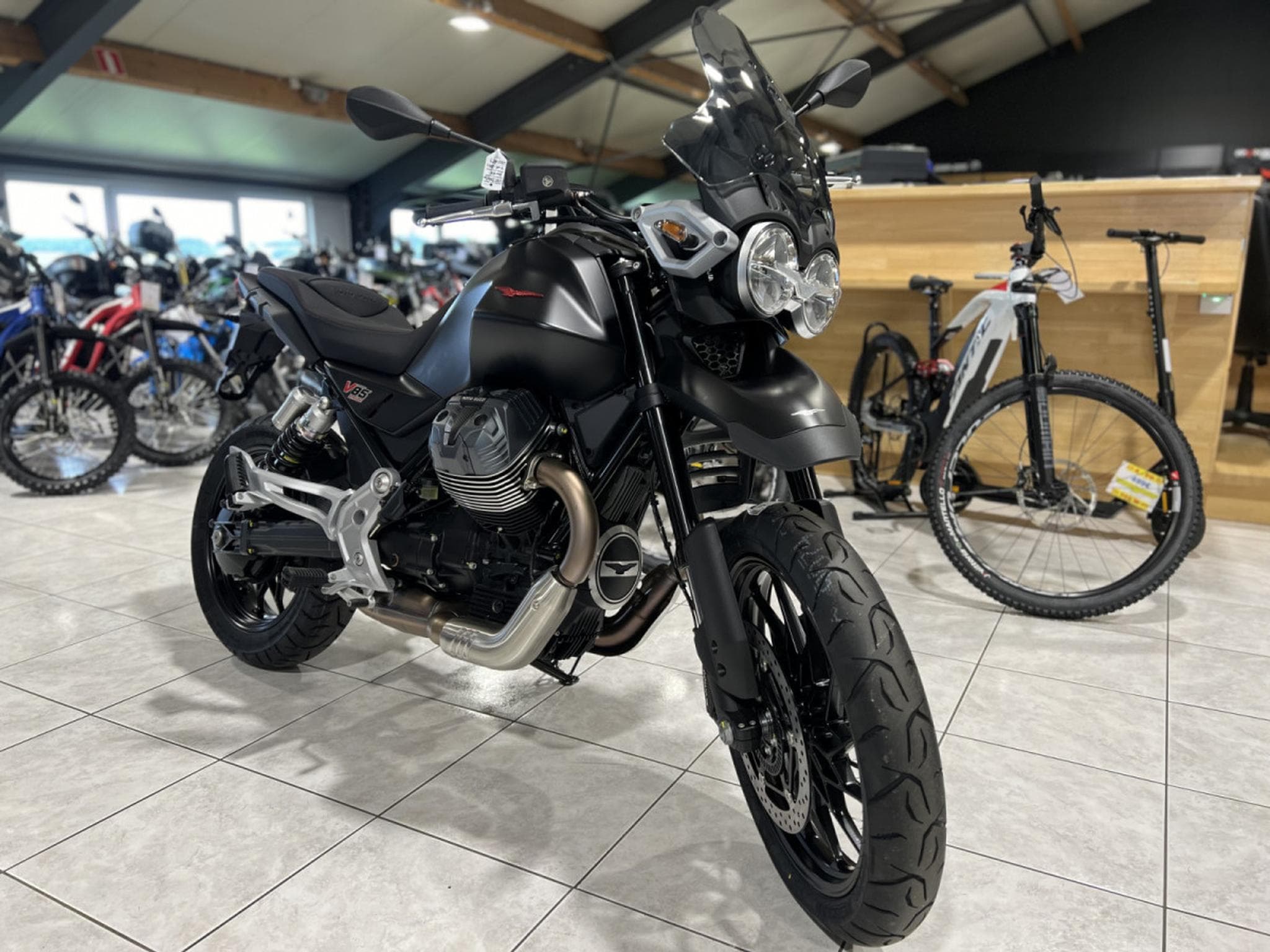 Moto Guzzi V85 TT Strada (2026) - Photo 6
