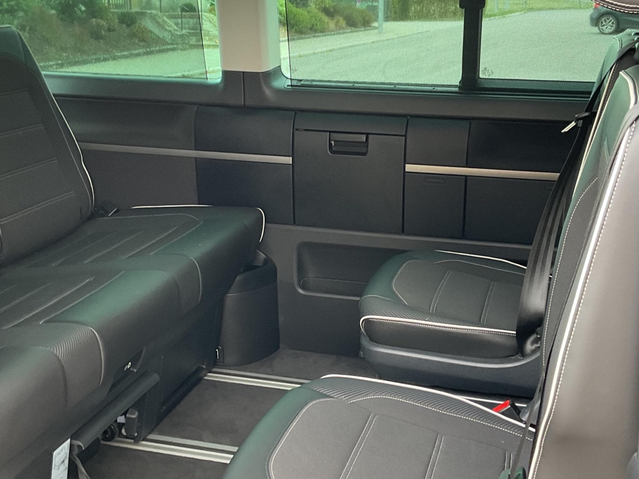 VW T6.1 Multivan Edition (2019) - Photo 15