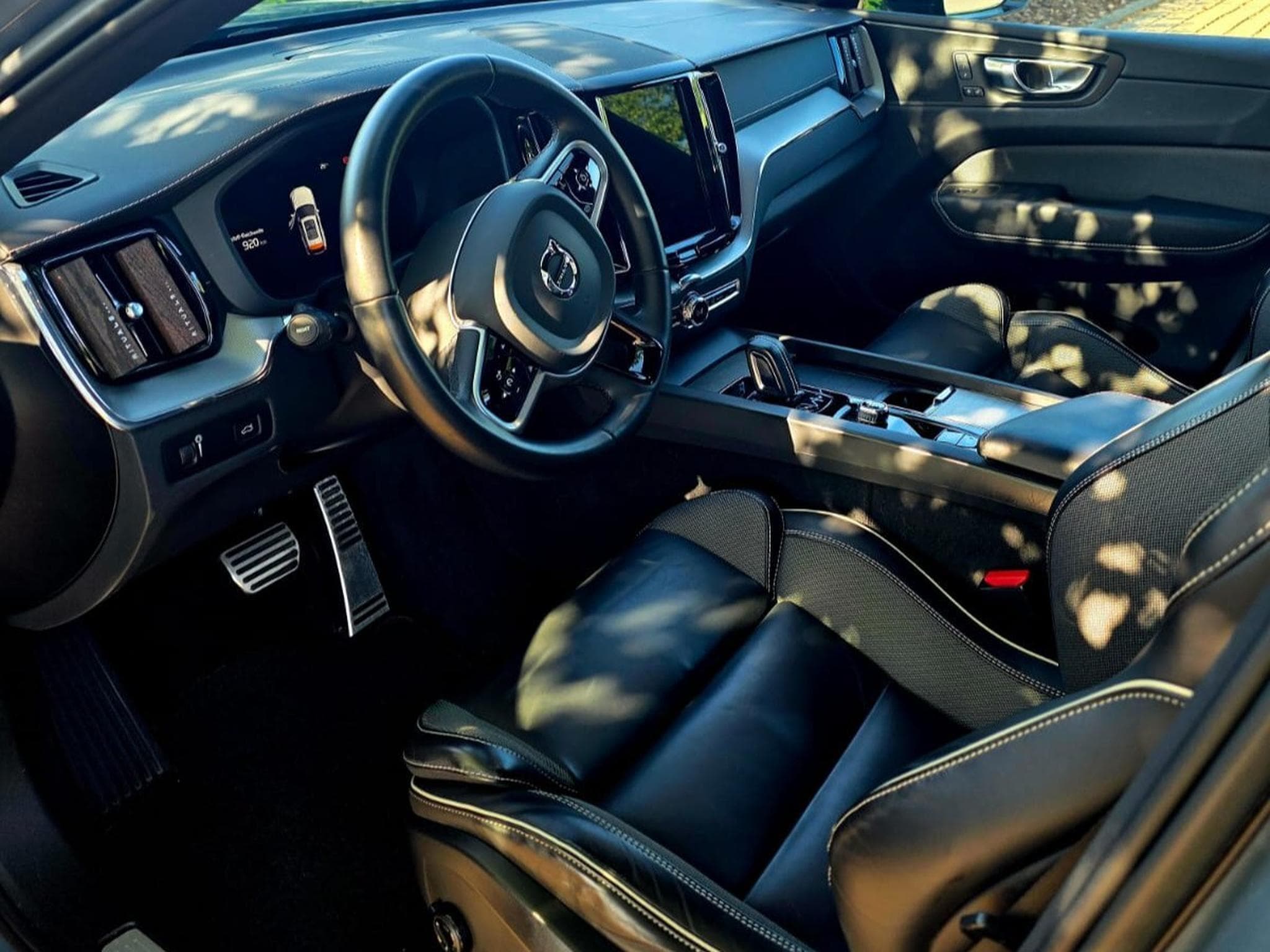 Volvo XC60 R-Design B4 Mild-Hybrid Diesel (2021) - Photo 3