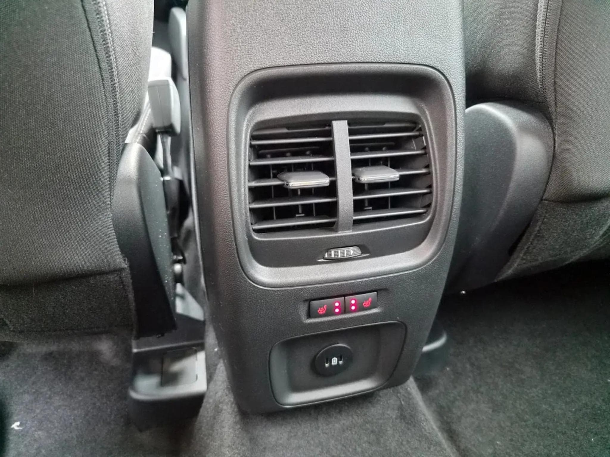 Ford Kuga 2.5 PHEV 243 Auto Titanium (2026) - Photo 25