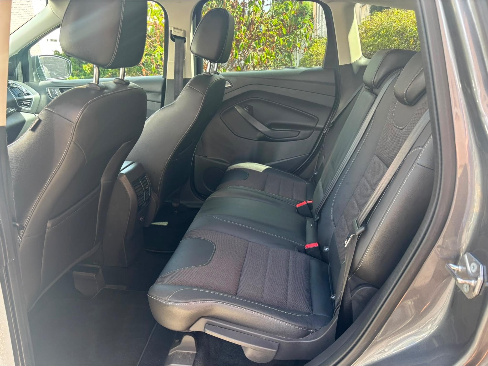 Ford Kuga Ford KUGA 4x4 1.6 Titanium AUTOMATIQUE (2013) - Photo 3