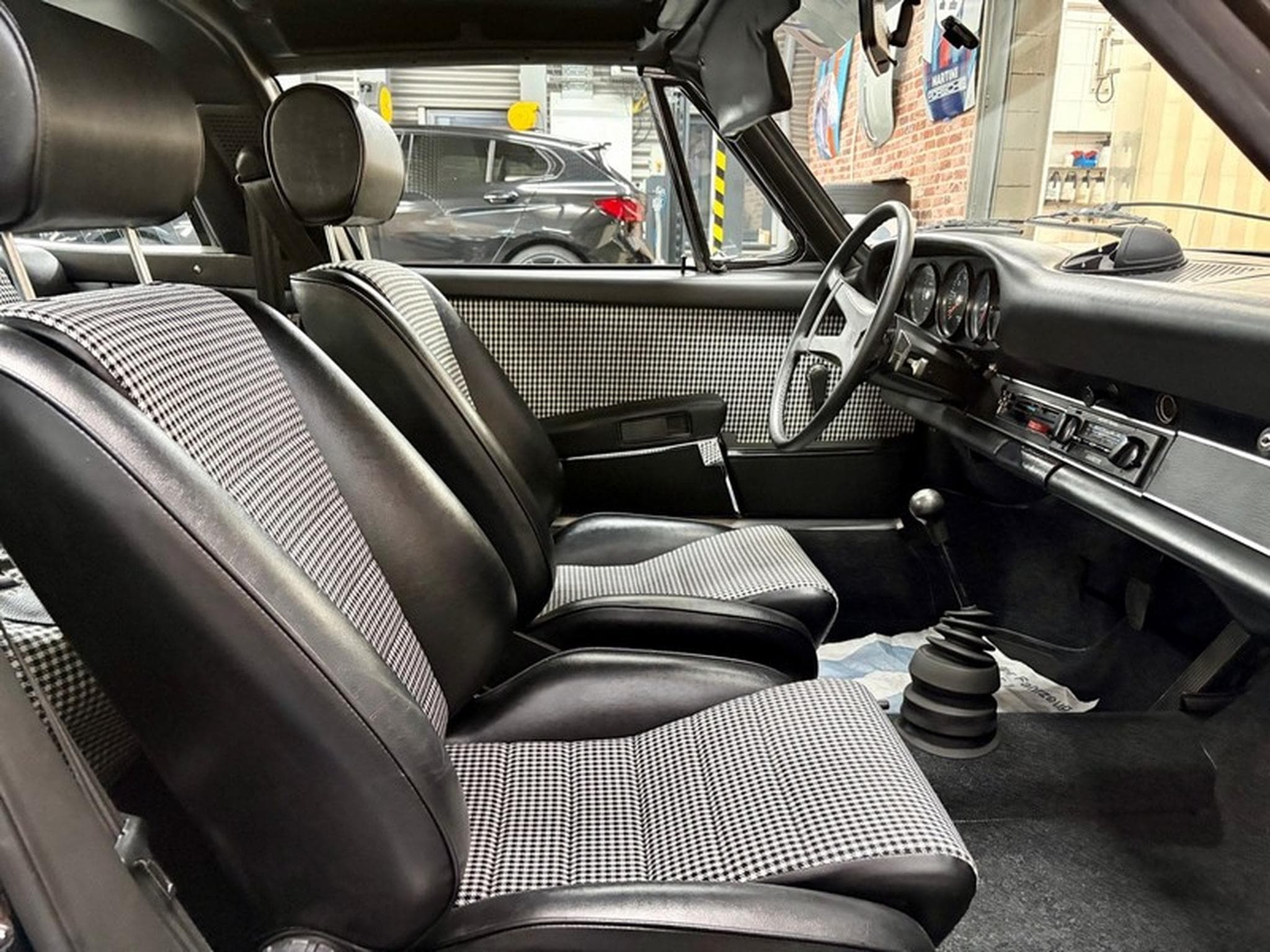 Porsche 911 911 F Targa 2.4 T 130cv Matching / Restaurée (1972) - Foto 8