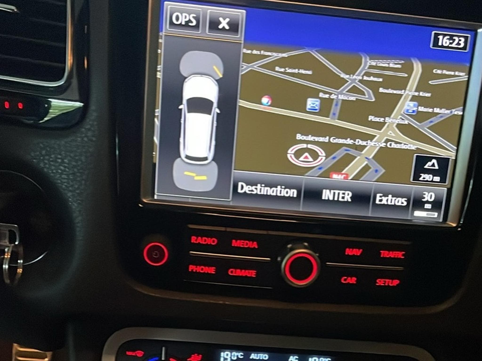 VW Touareg bluemotion 3.0 diesel (2011) - Photo 9