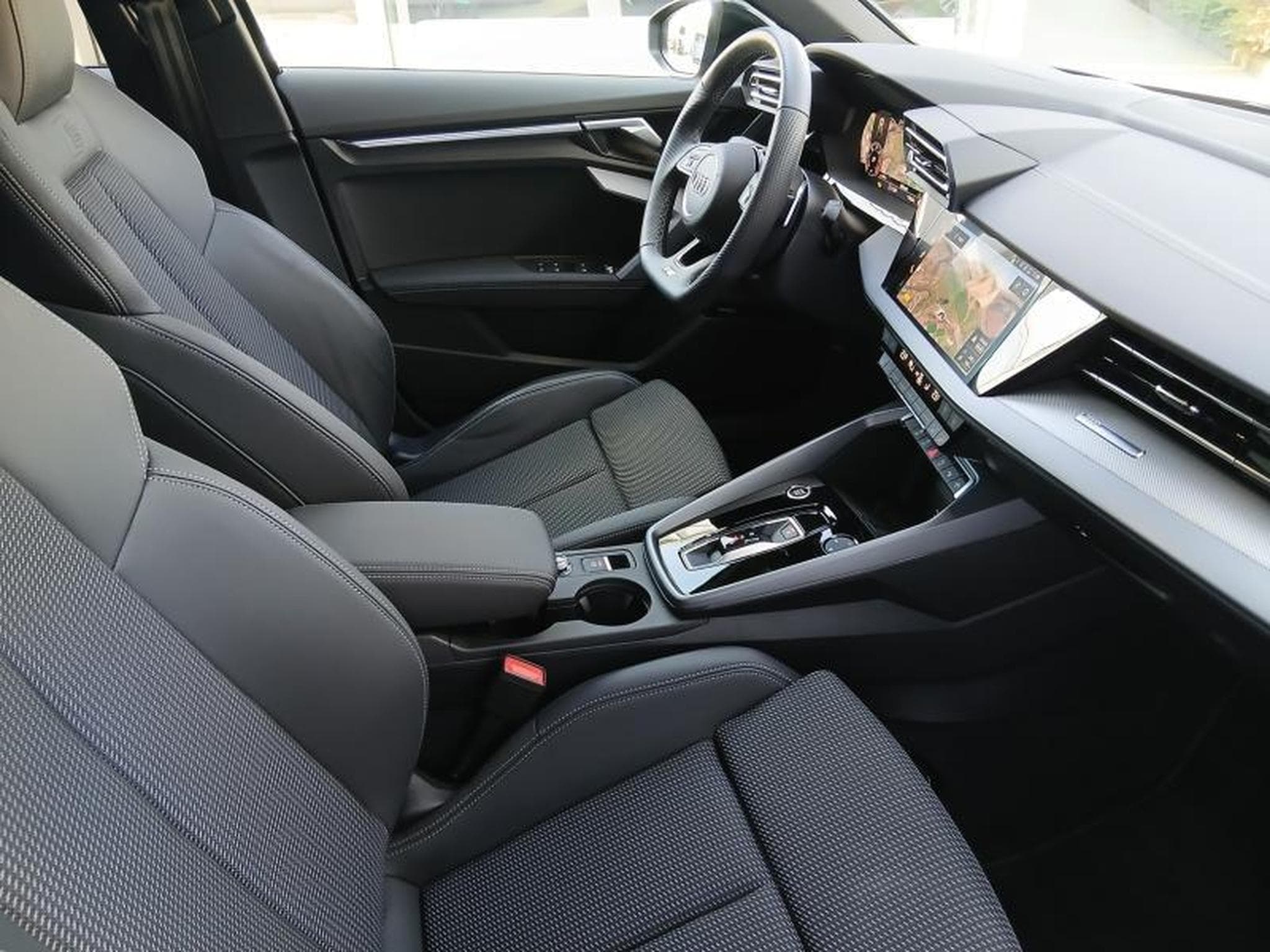 Audi A3 Sportback S-line 35 TDI s-tronic (2025) - Photo 10
