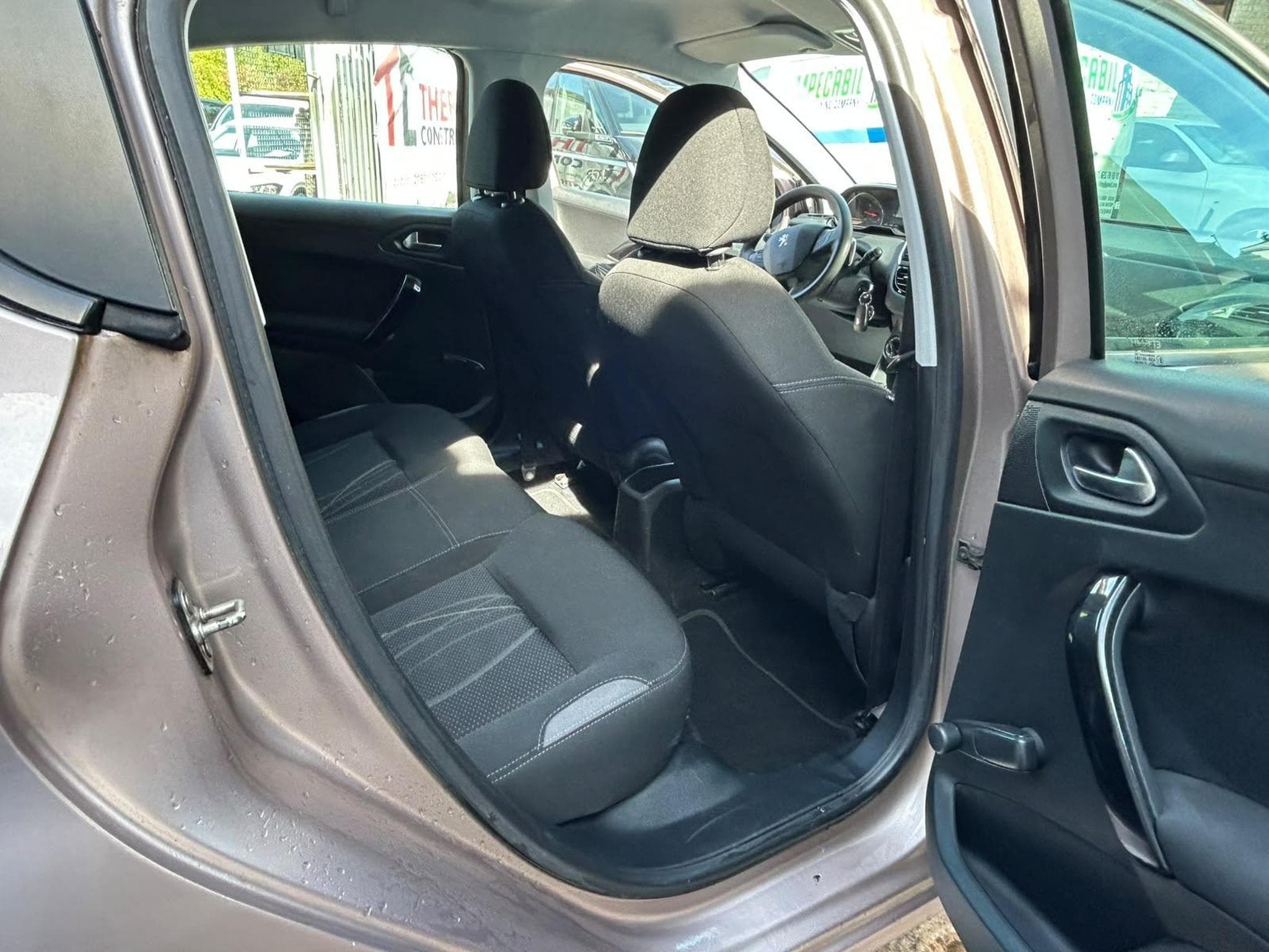 Peugeot 208 1.2 AUTOMATIQUE 5 PORTES (2014) - Photo 13