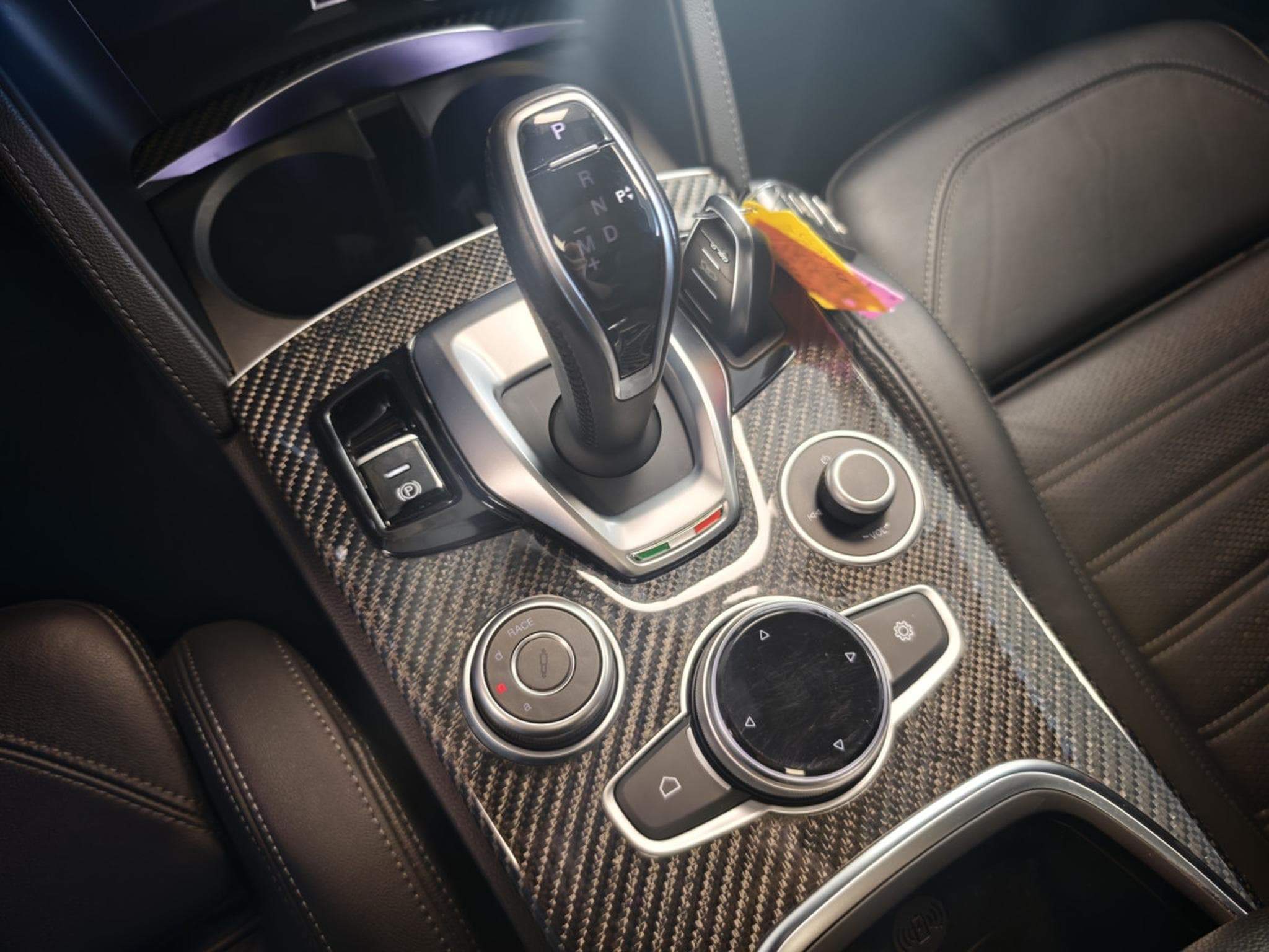Alfa-Romeo Stelvio V6 2.9 Bi-Turbo AT8-Q4 (2023) - Photo 25