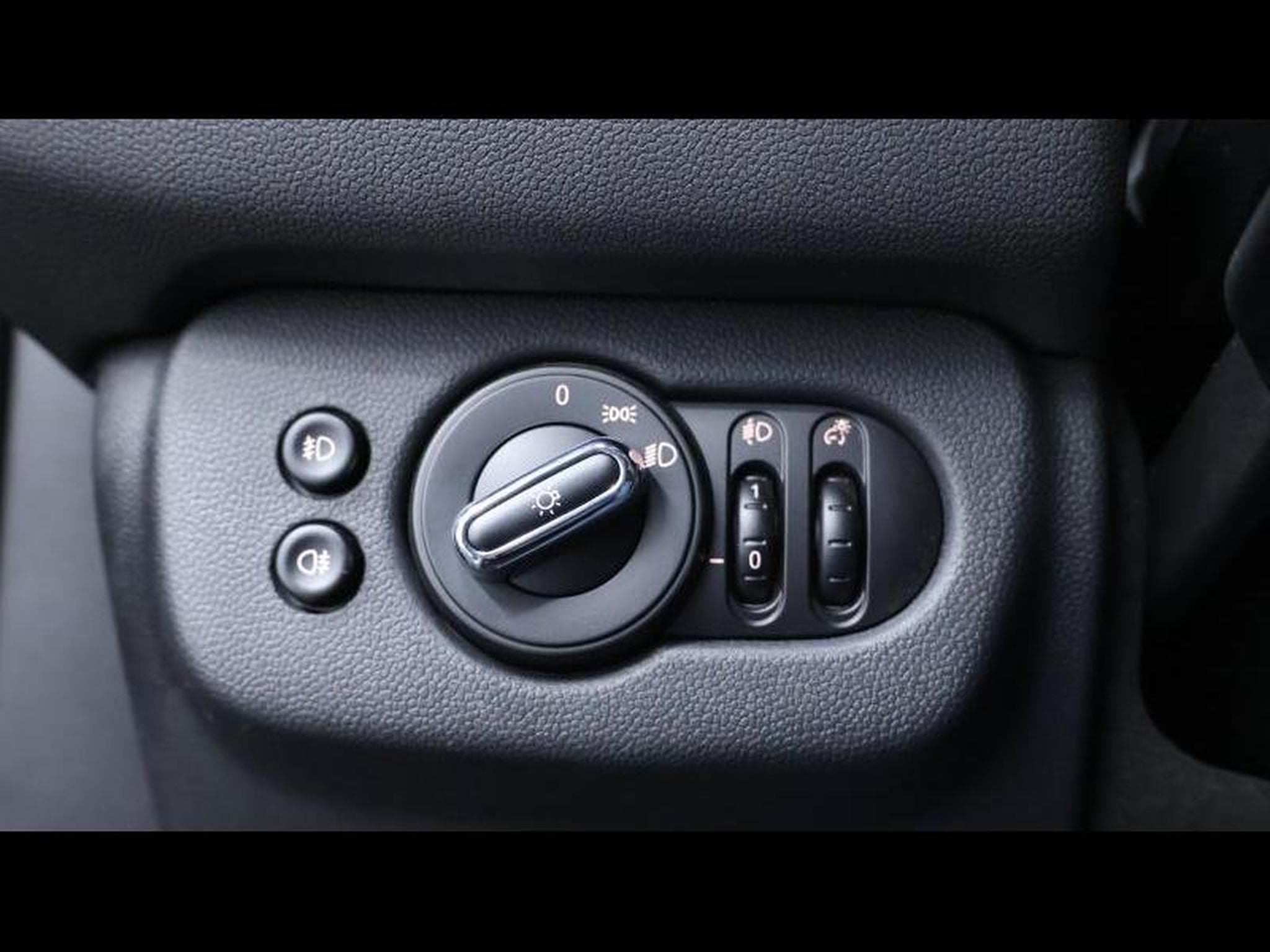 MINI One 1.5 102 Steptronic (2020) - Photo 38