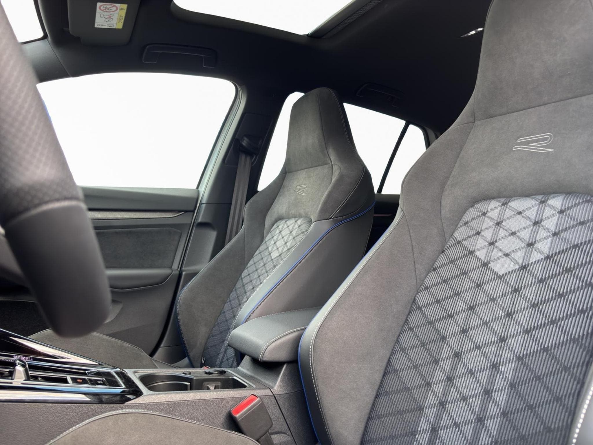 VW Golf R-Line (2026) - Photo 15
