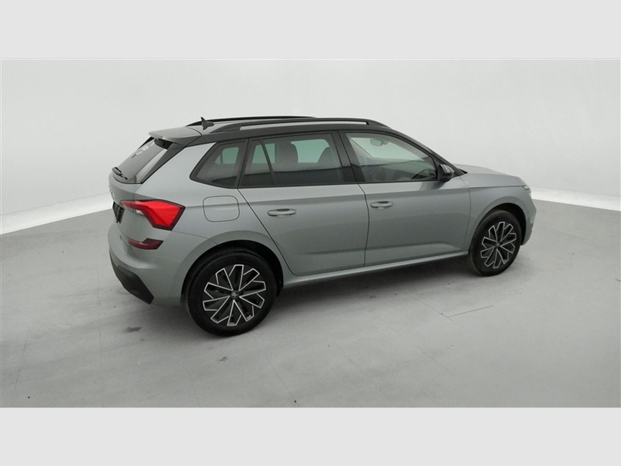 Skoda Kamiq 1.0 TSI 115cv DSG Black Dots CARPLAY / CAMERA / FULL LED (2026) - Photo 25