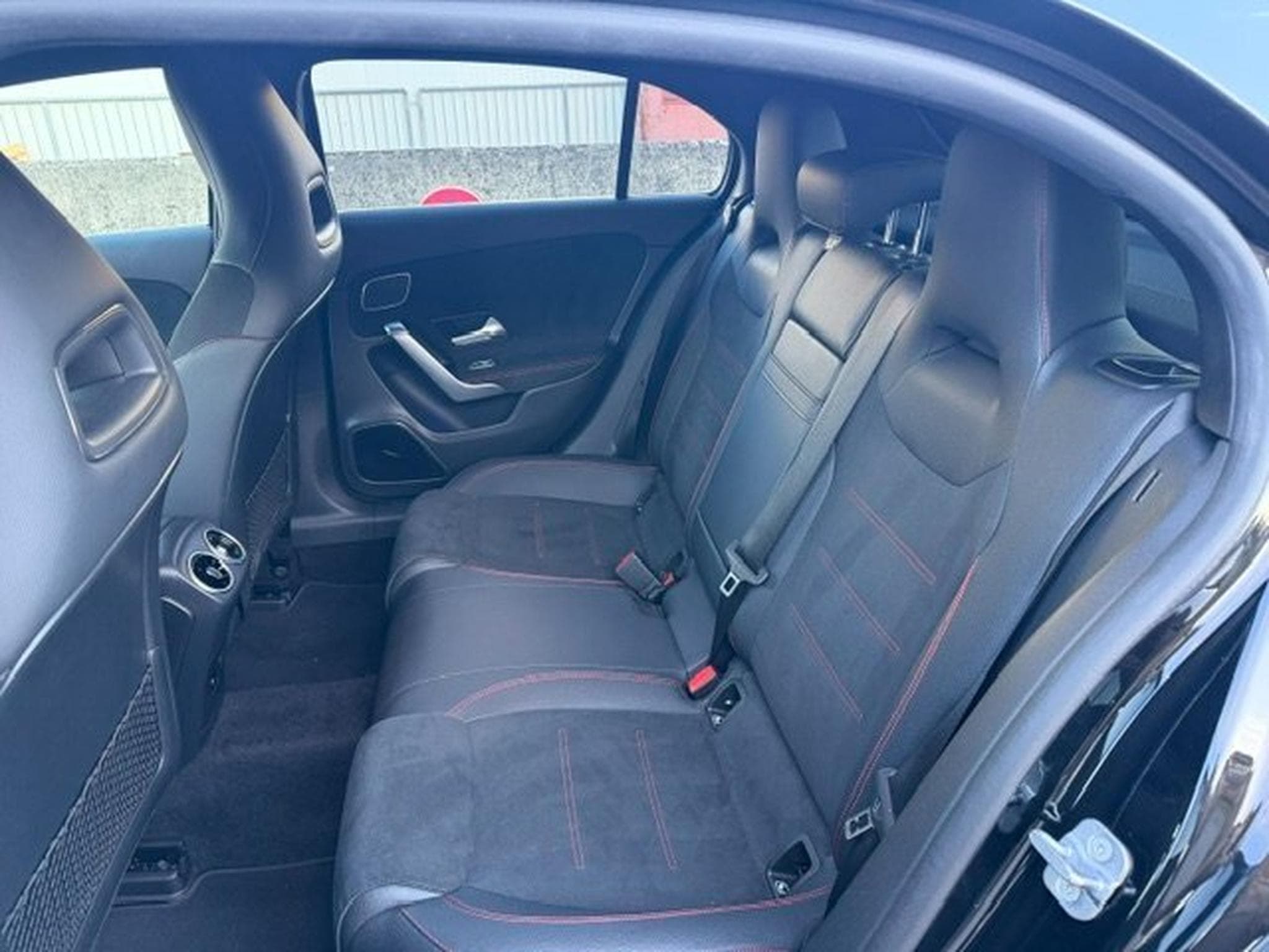 Mercedes A 200 AMG Line 163 ch (2023) - Photo 9