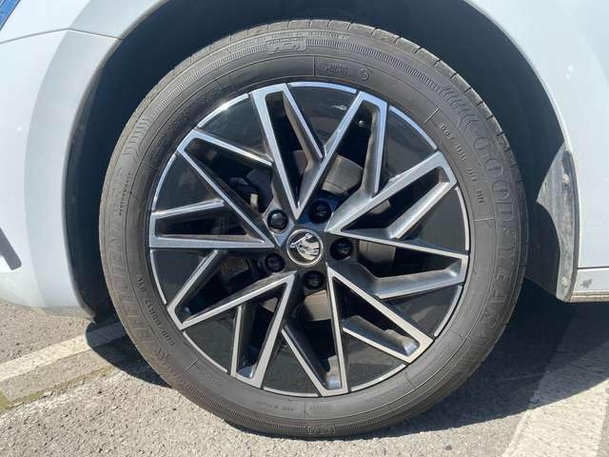 Skoda Octavia Octavia Combi 2.0 TDI DSG Edition Plus (2024) - Photo 21