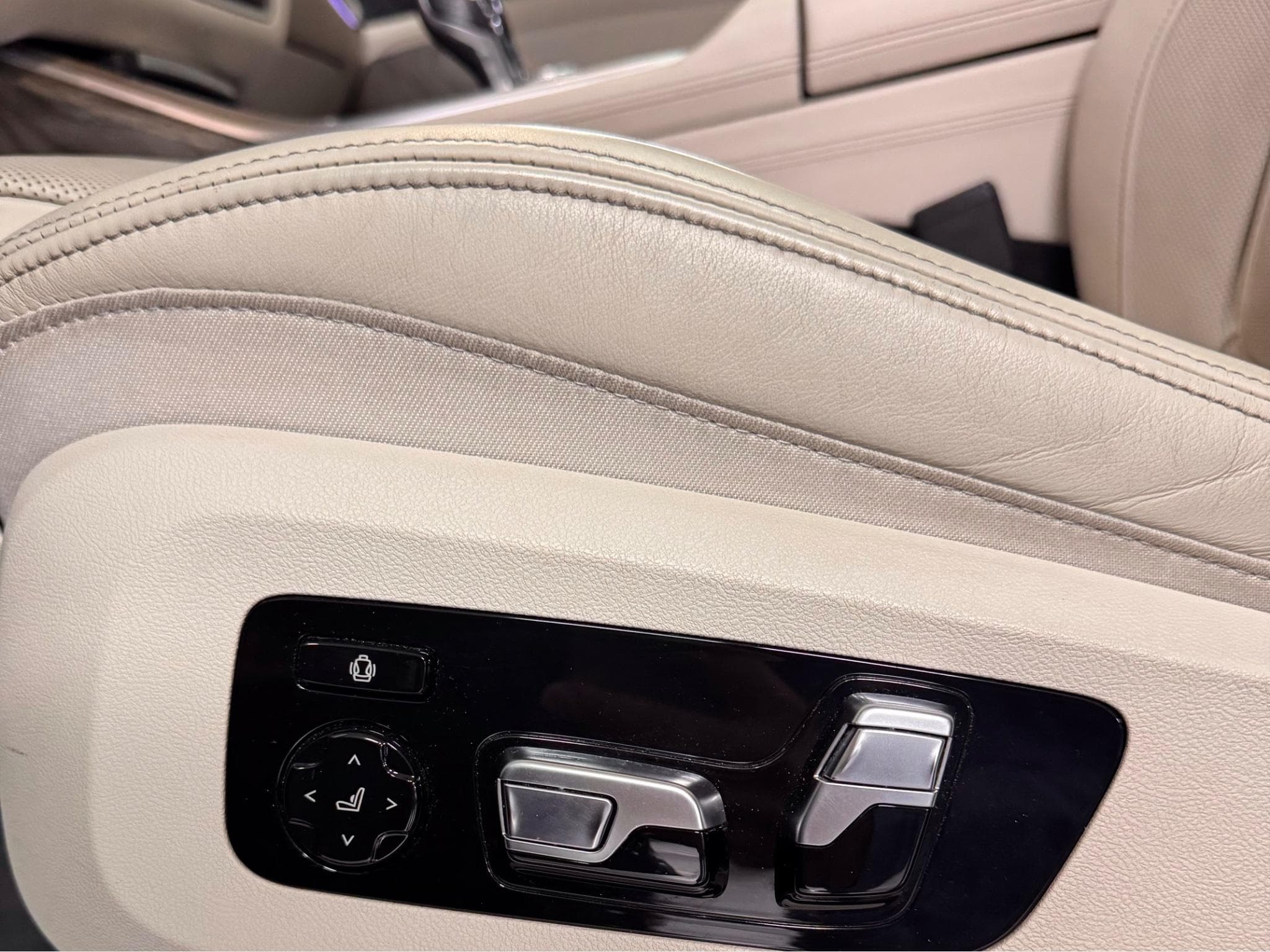 BMW X7 Pure Excellence | BMW Warranty 02/2028 (2019) - Photo 13