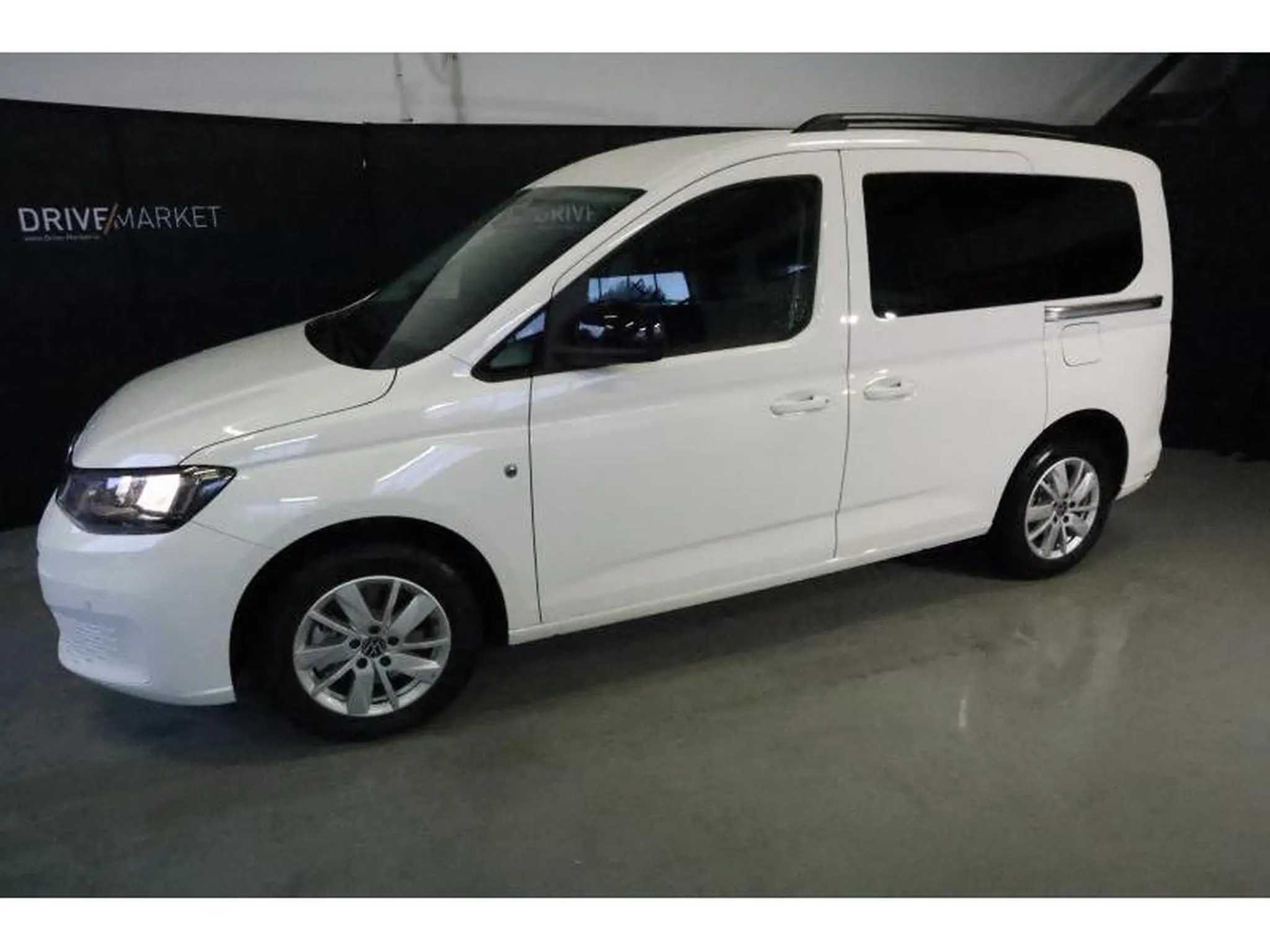 VW Caddy Life (2025) - Photo 19