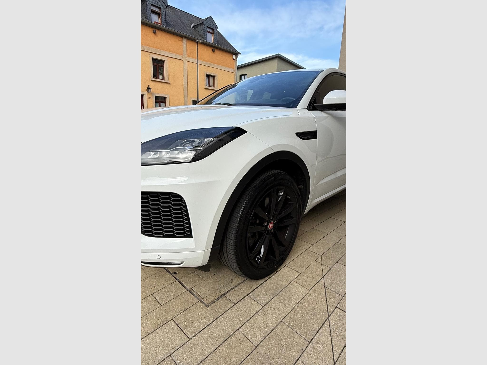 Jaguar E-Pace R-Dynamic (2019) - Photo 19