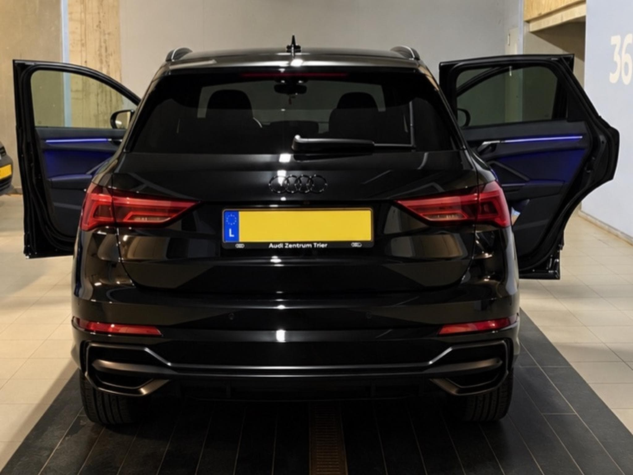 Audi Q3 TFSI e S tronic (2021) - Photo 2