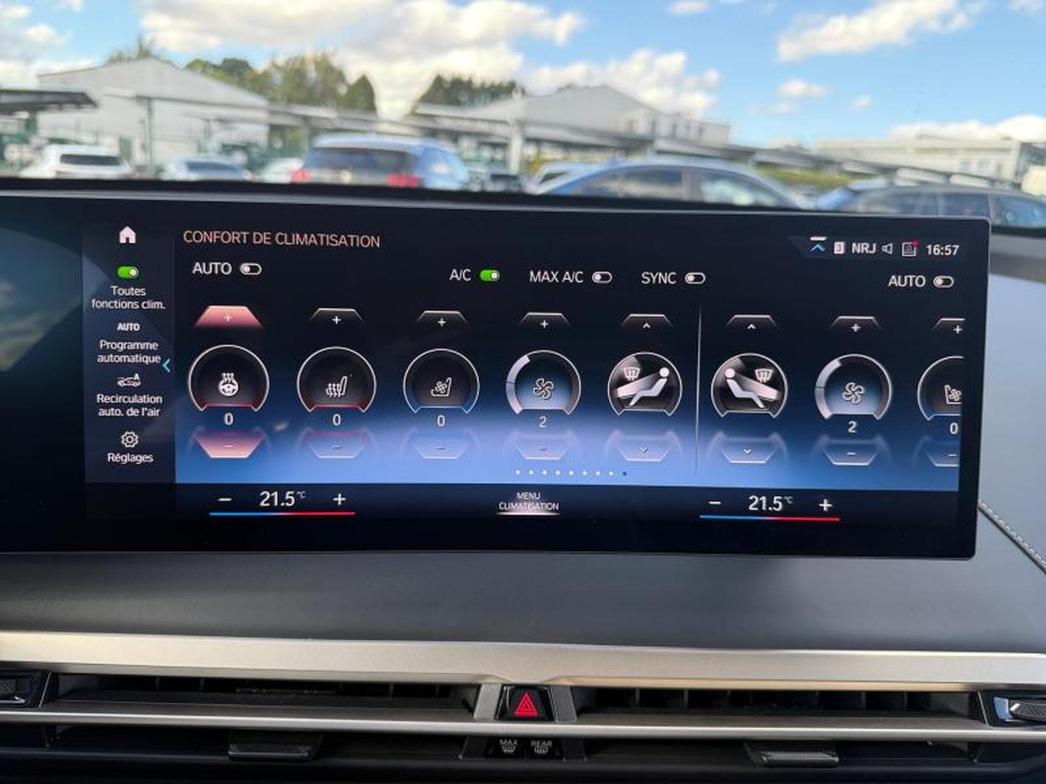 BMW iX iX xDrive 50 (2022) - Photo 15