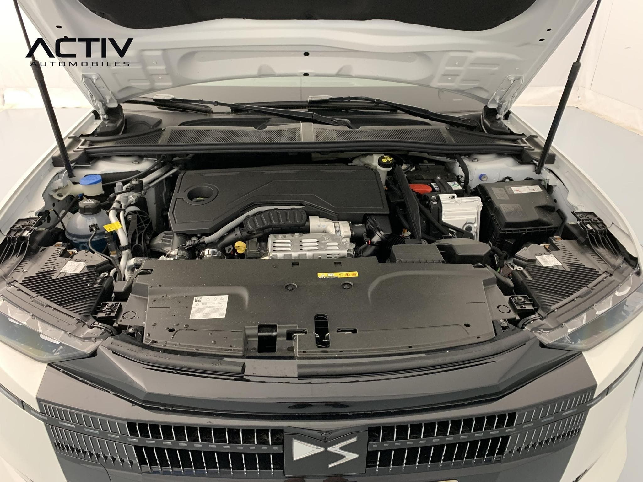 DS Automobiles DS4 Hybride 145 e-DCT6 Etoile - Alcantara (2025) - Foto 27