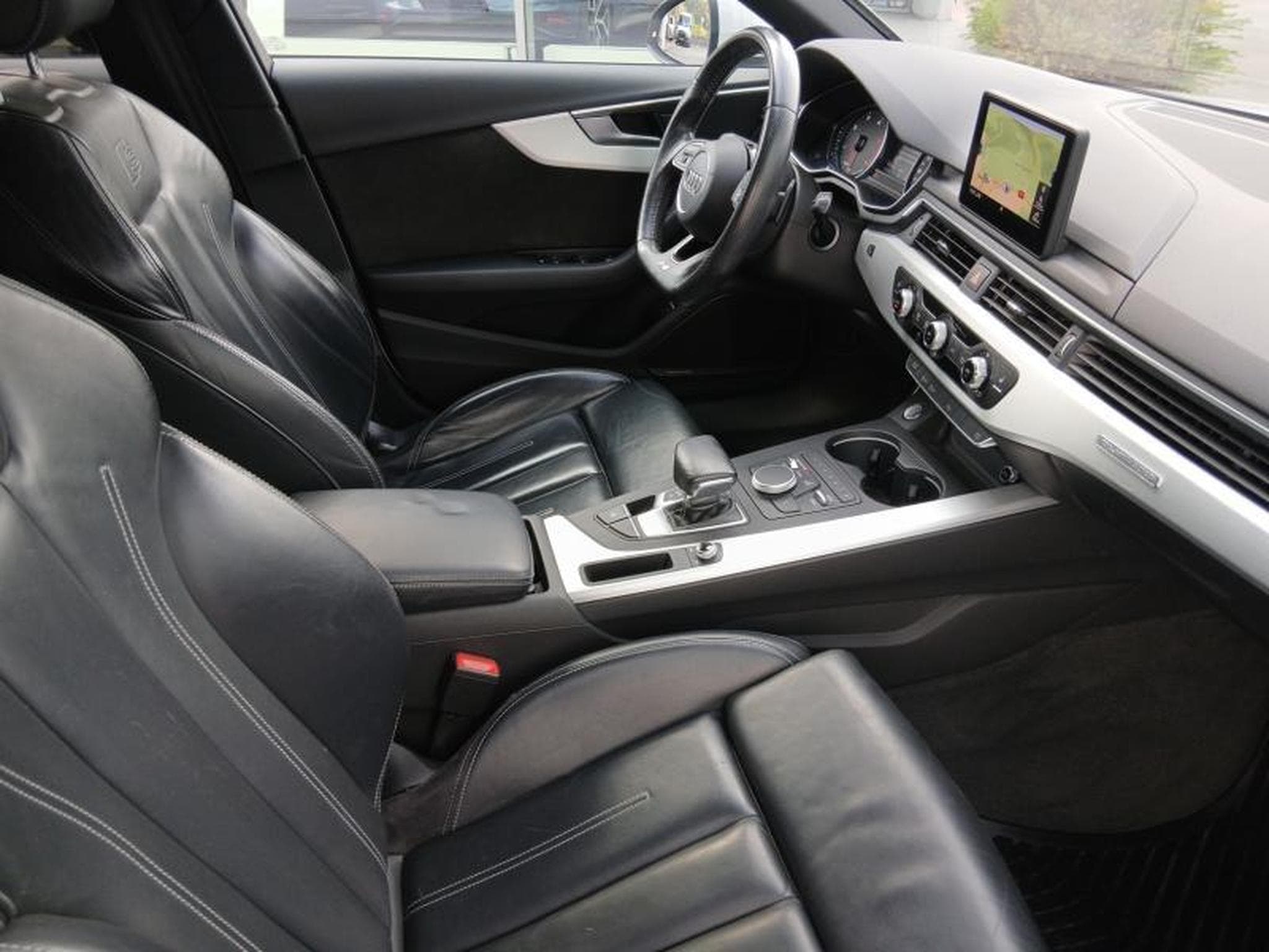 Audi A4 Avant Sport 2.0 TDI quattro s-tronic (2016) - Photo 10