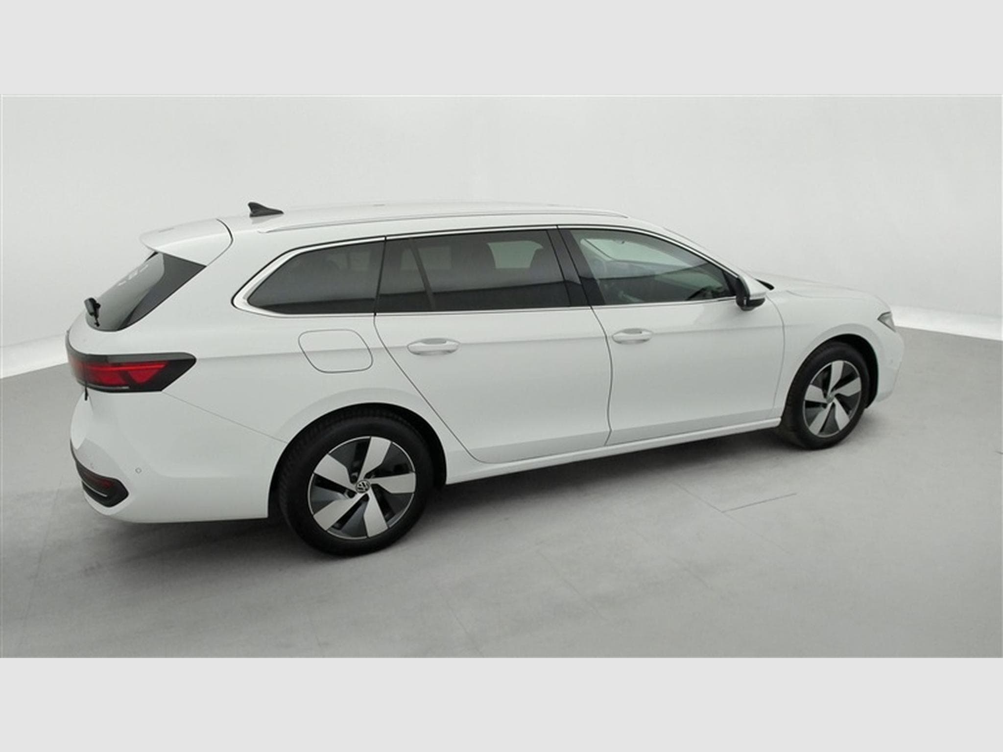 VW Passat 1.5 TSI 150Cv DSG Elegance NAVI / CAMERA / CARPLAY (2024) - Photo 25