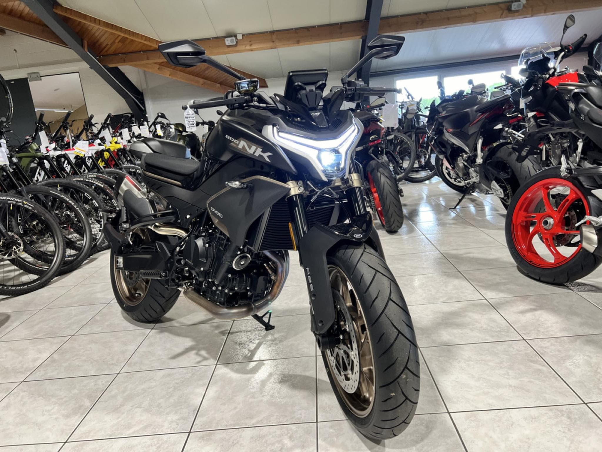 CF Moto 800 NK ADVANCED (2026) - Foto 8