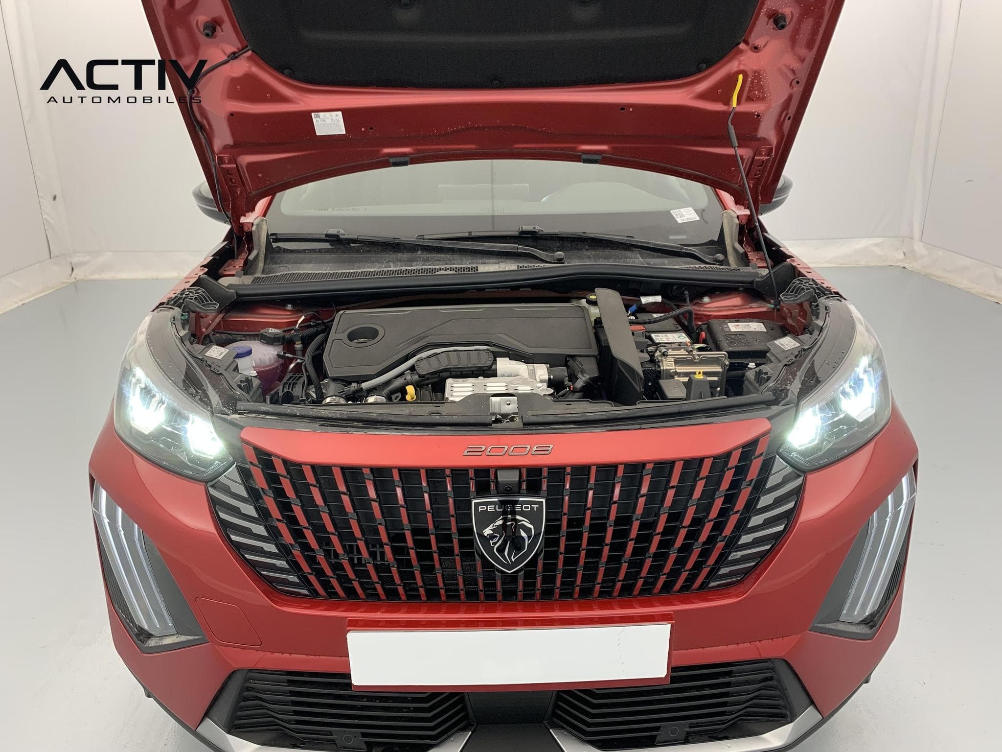 Peugeot 2008 Hybrid 145 e-DCS6 Allure (2026) - Photo 26