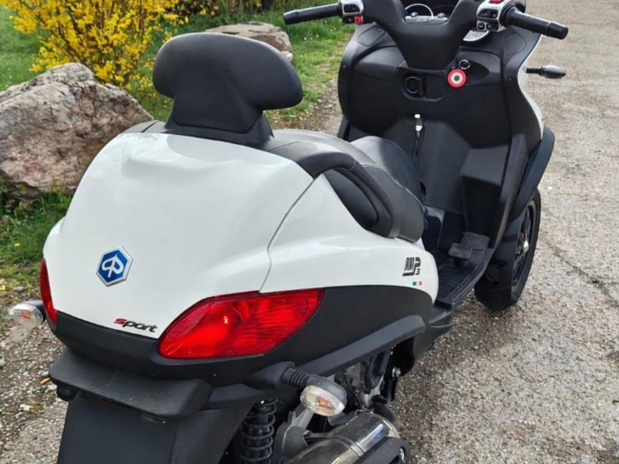 Piaggio MP3 Sport (2014) - Photo 2