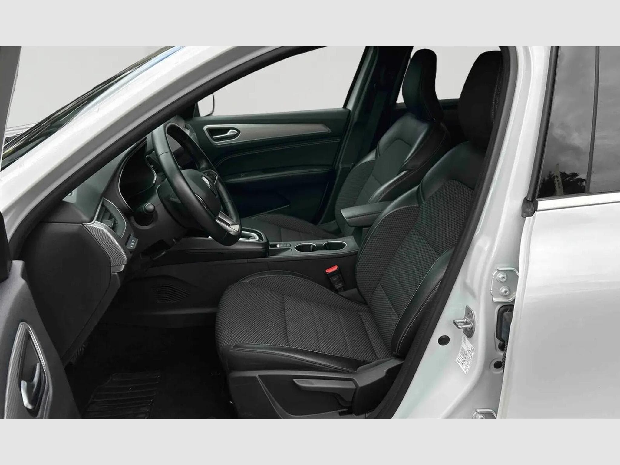 Renault ARKANA Techno 140 CV (2024) - Photo 4