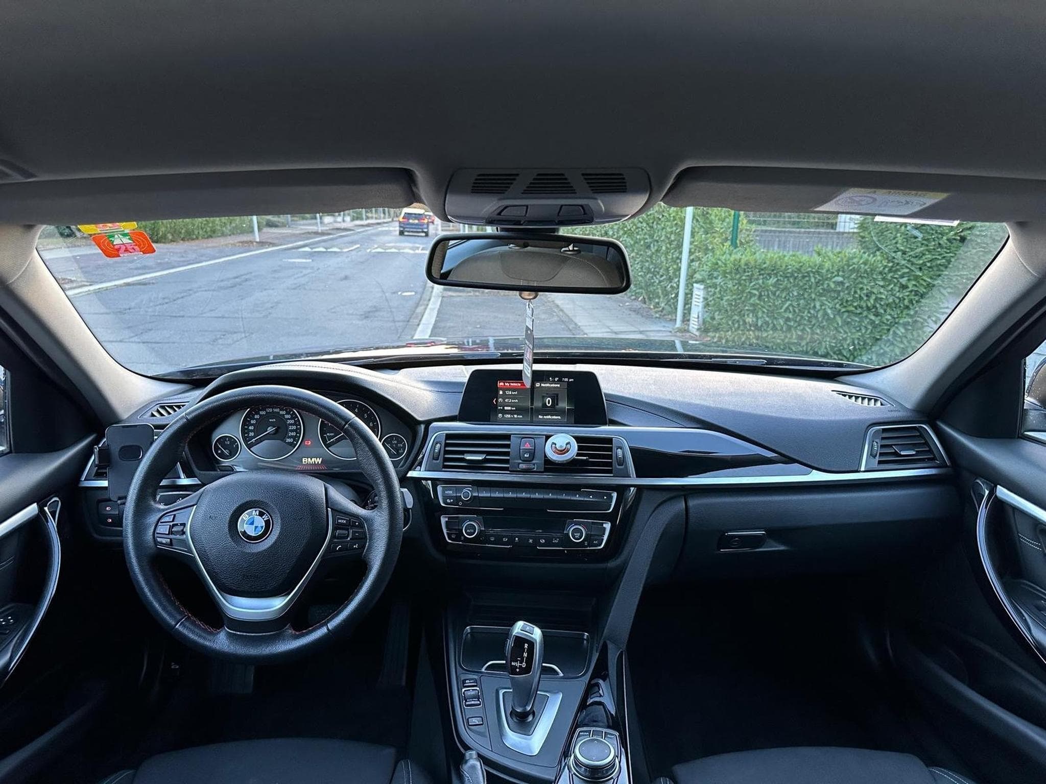 BMW 318 (2019) - Photo 3