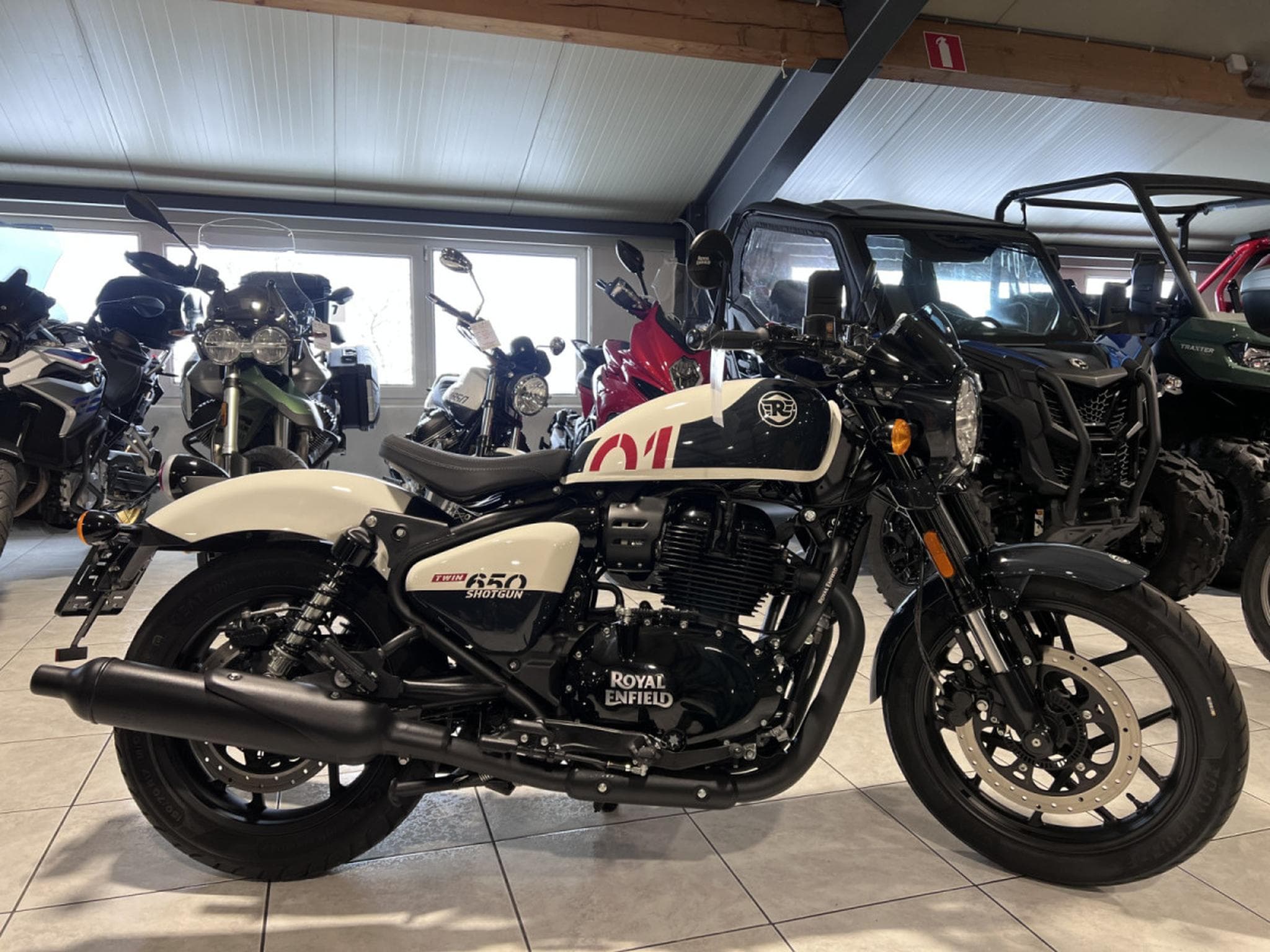 Royal Enfield Shotgun 650 stencil white (2024) - Photo 1